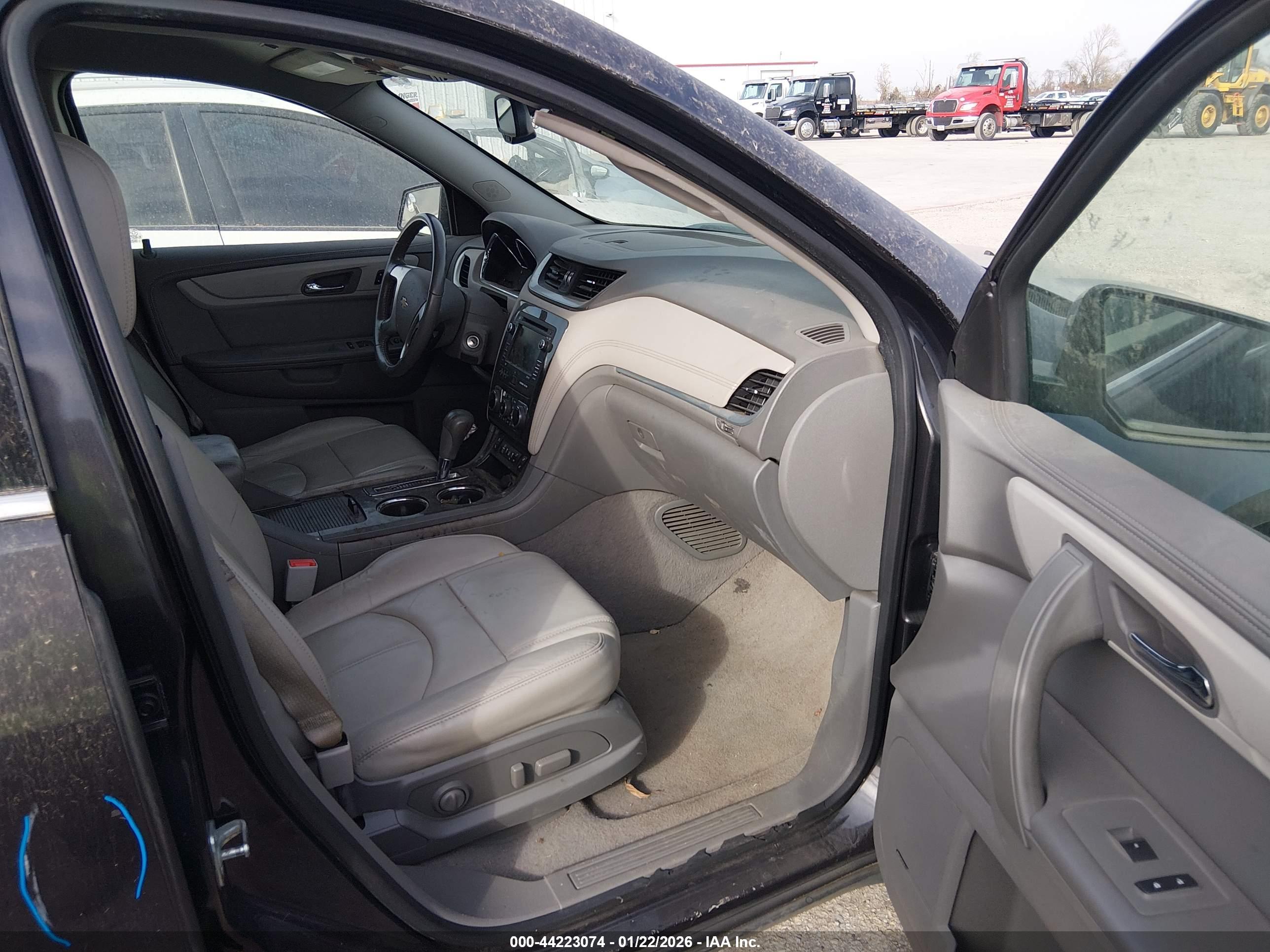 CHEVROLET TRAVERSE image 5
