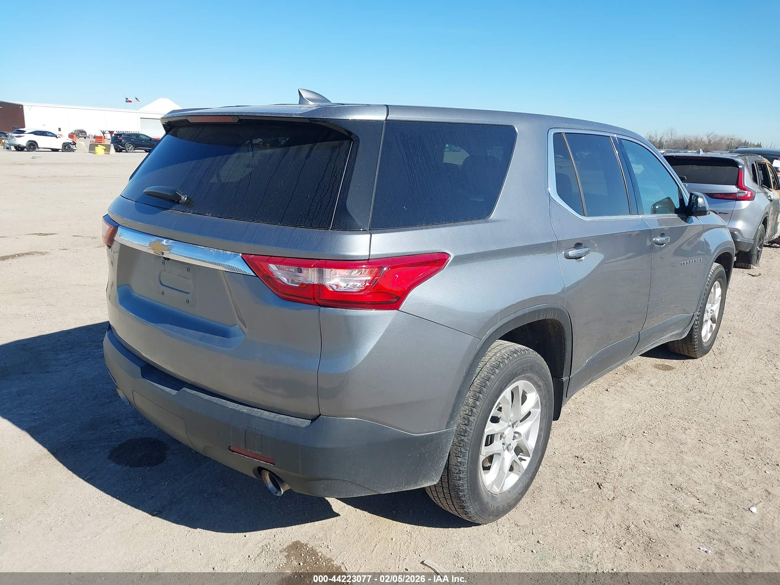 CHEVROLET TRAVERSE image 4