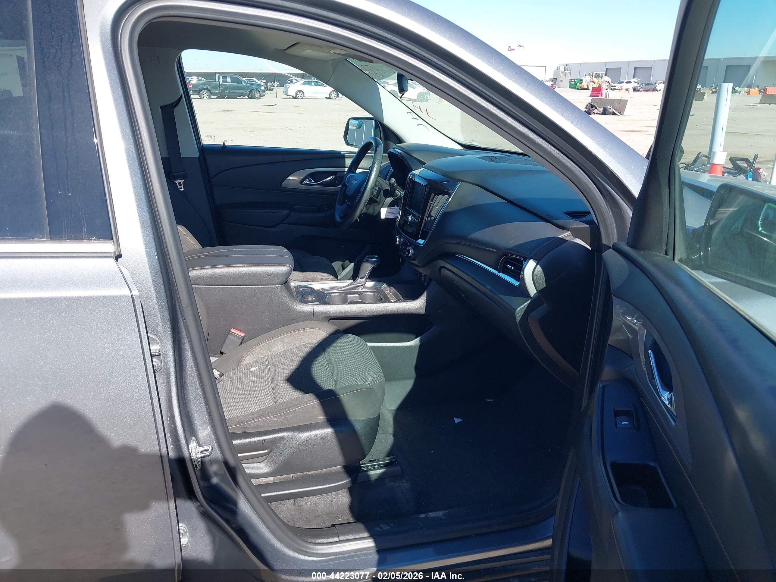 CHEVROLET TRAVERSE image 5