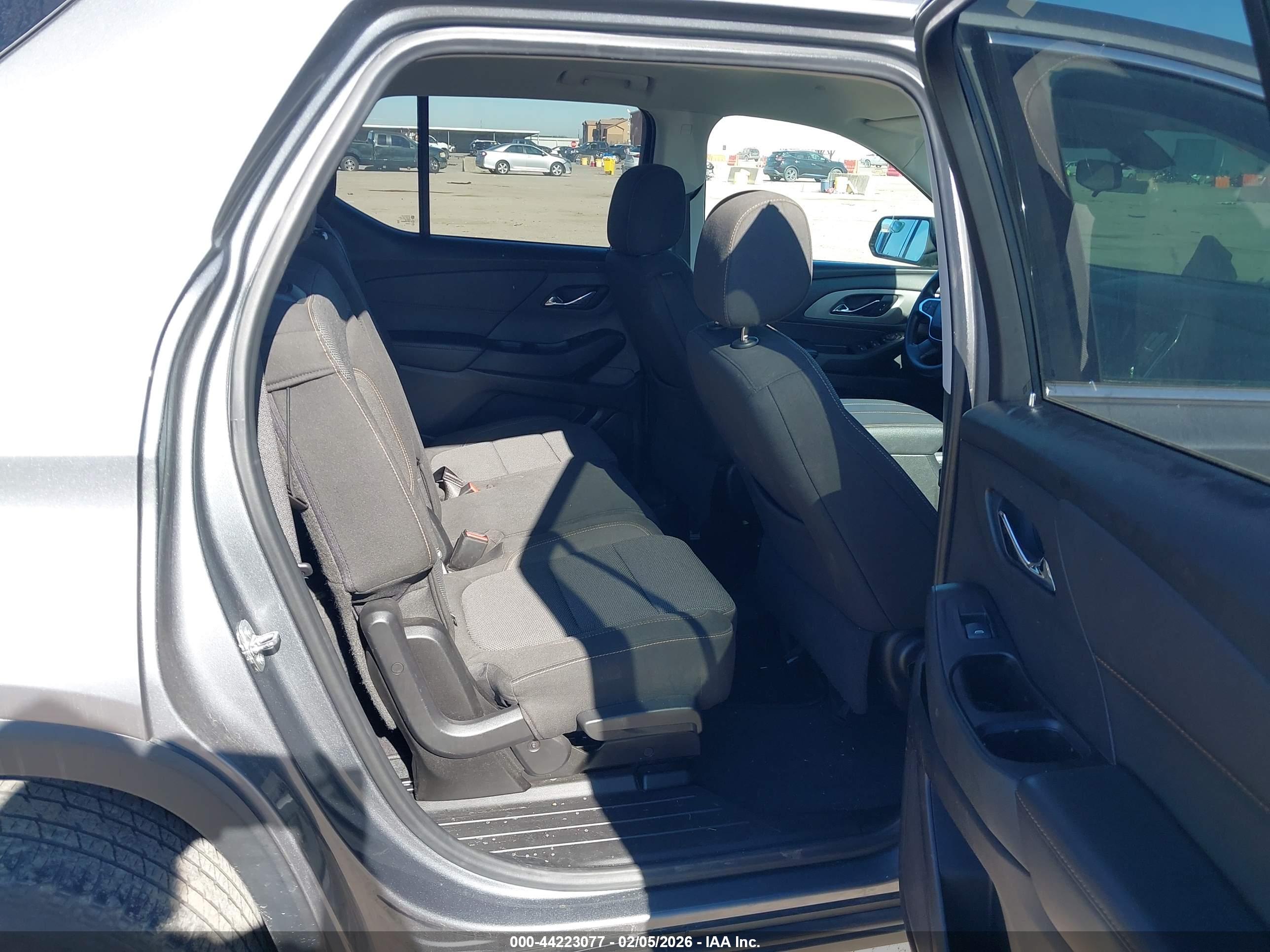 CHEVROLET TRAVERSE image 8