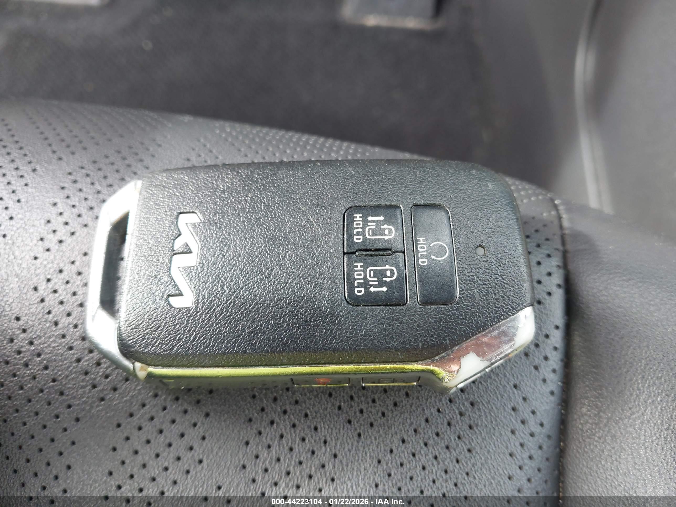 KIA CARNIVAL image 11
