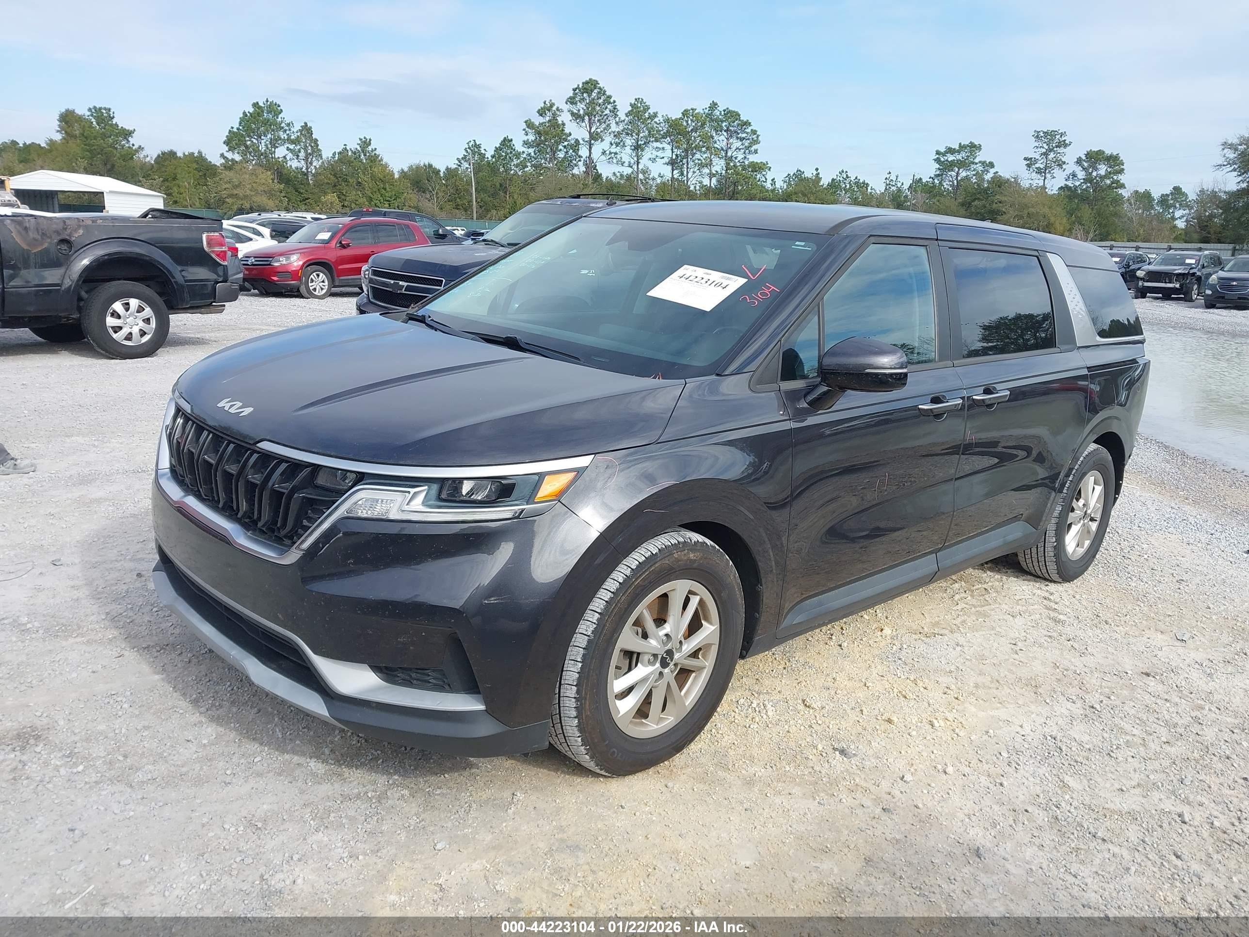 KIA CARNIVAL image 2