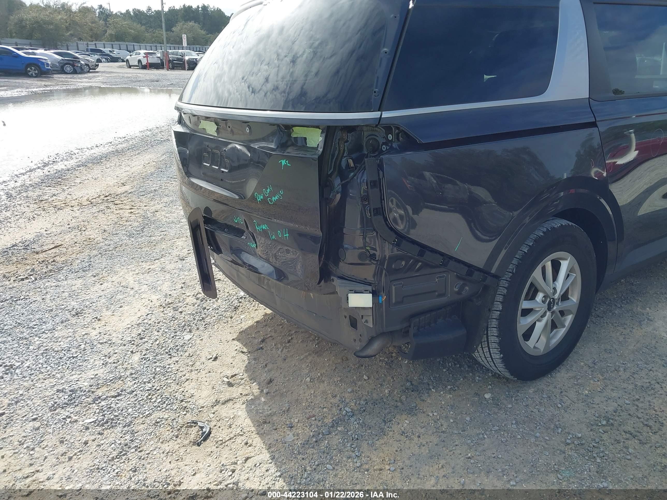 KIA CARNIVAL image 6