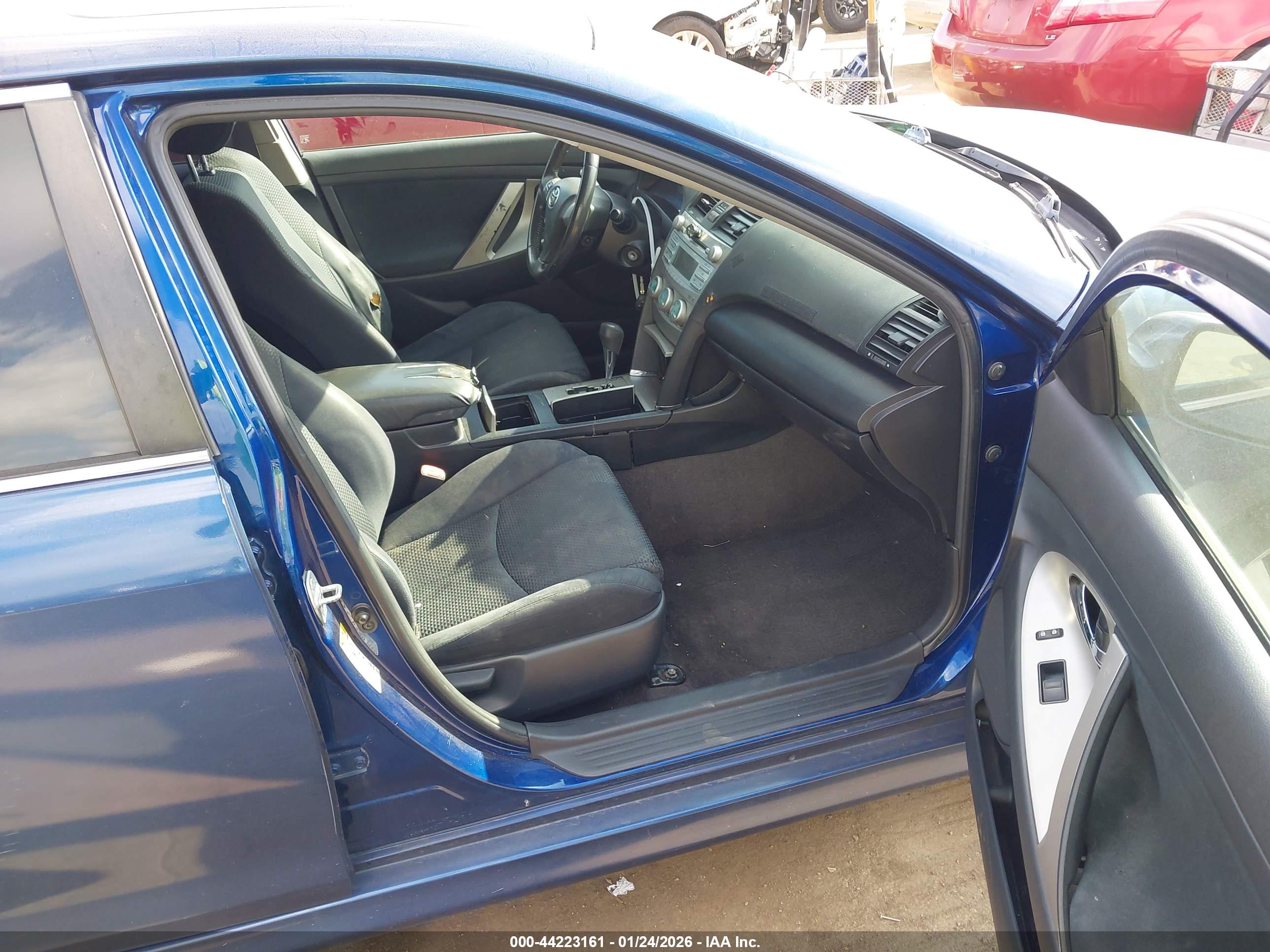 TOYOTA CAMRY image 5