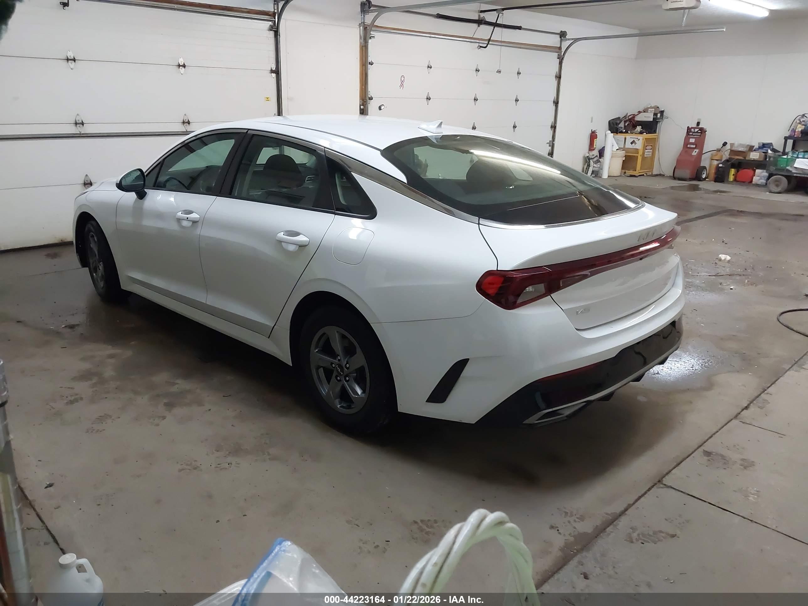 KIA K5 image 3