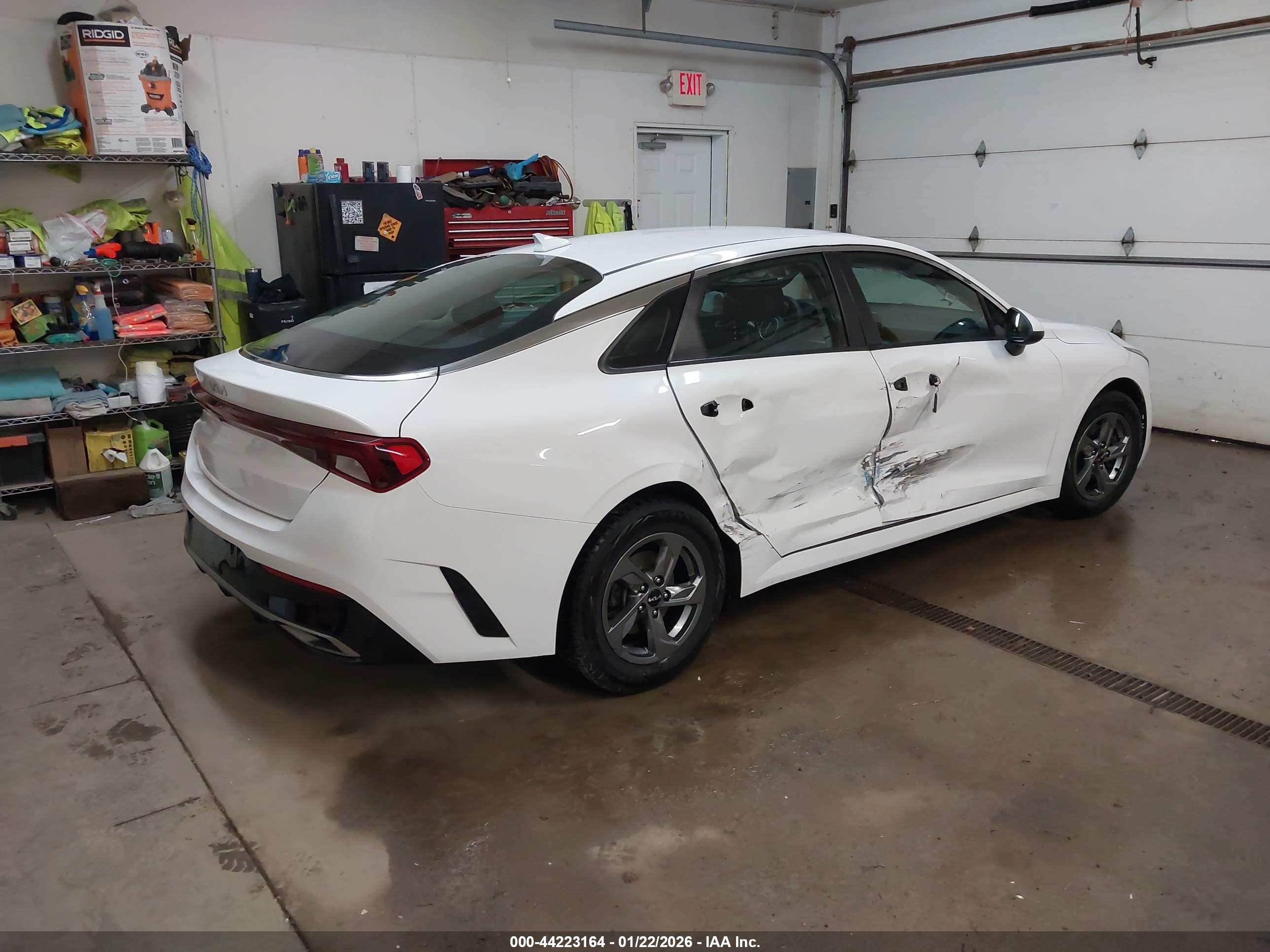 KIA K5 image 4