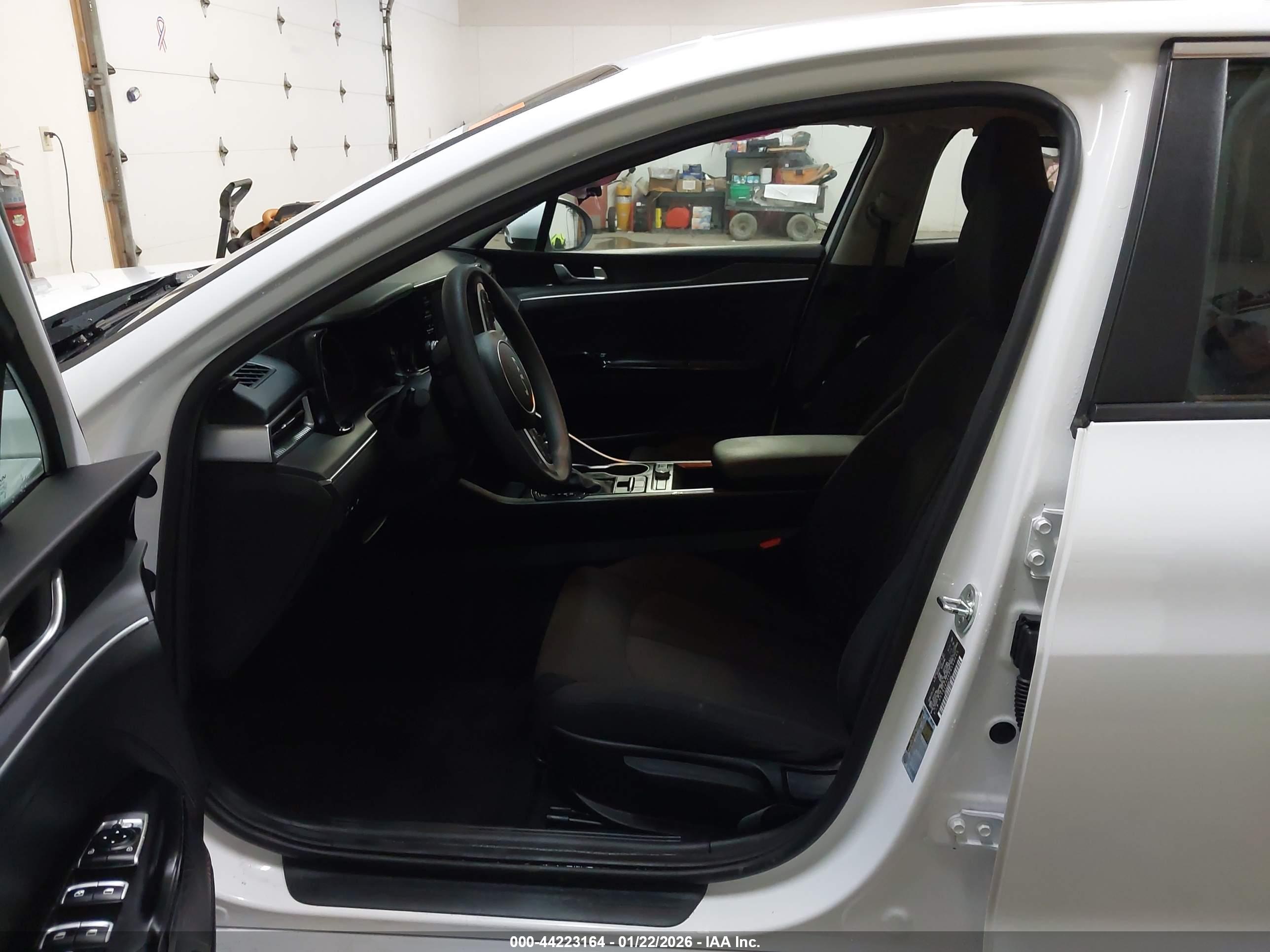 KIA K5 image 5