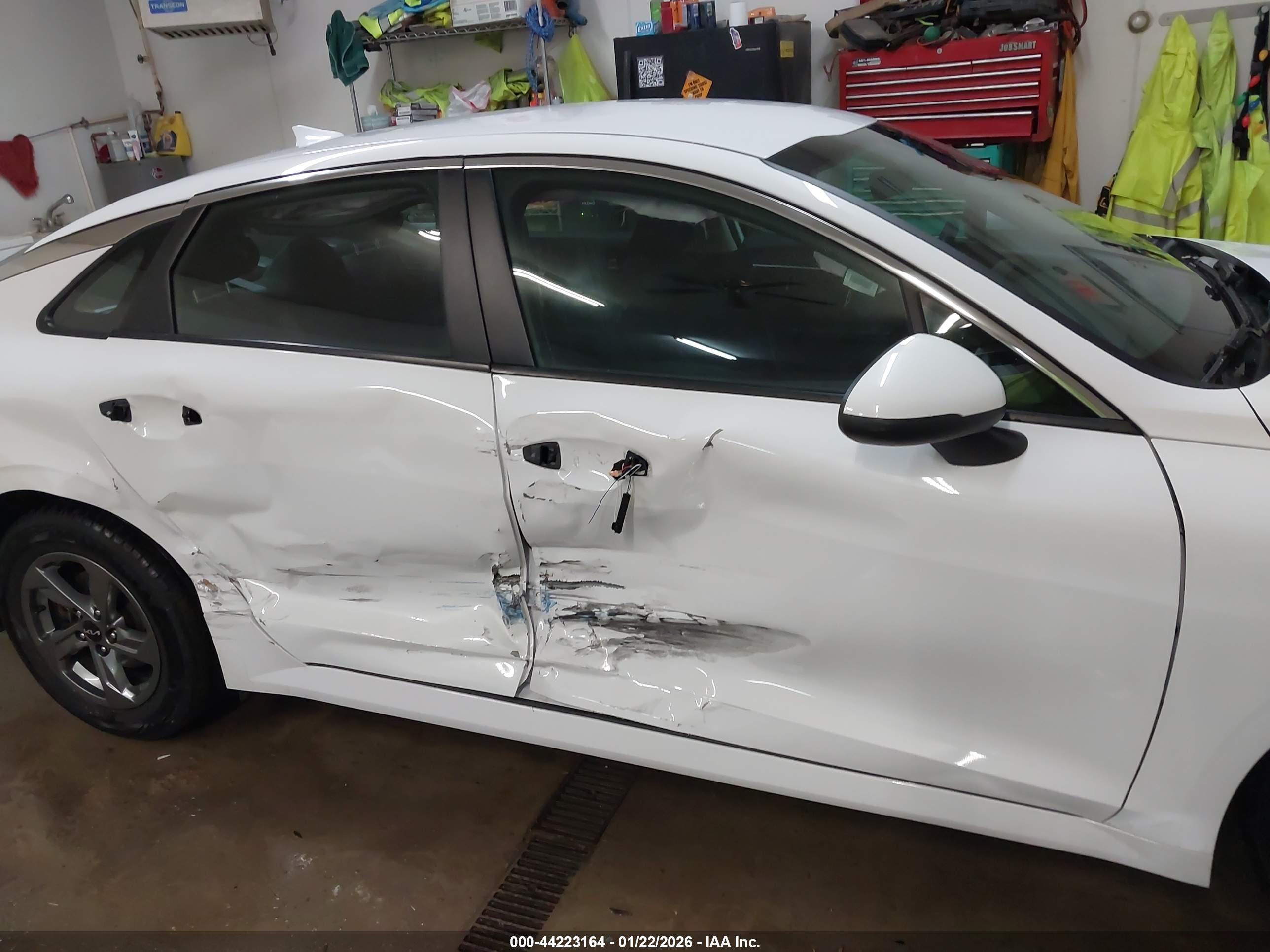 KIA K5 image 6