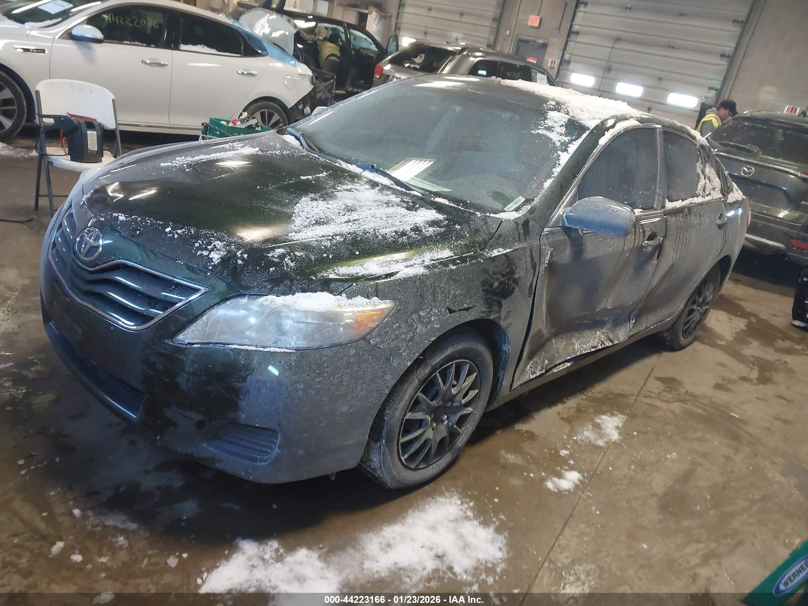 TOYOTA CAMRY image 2