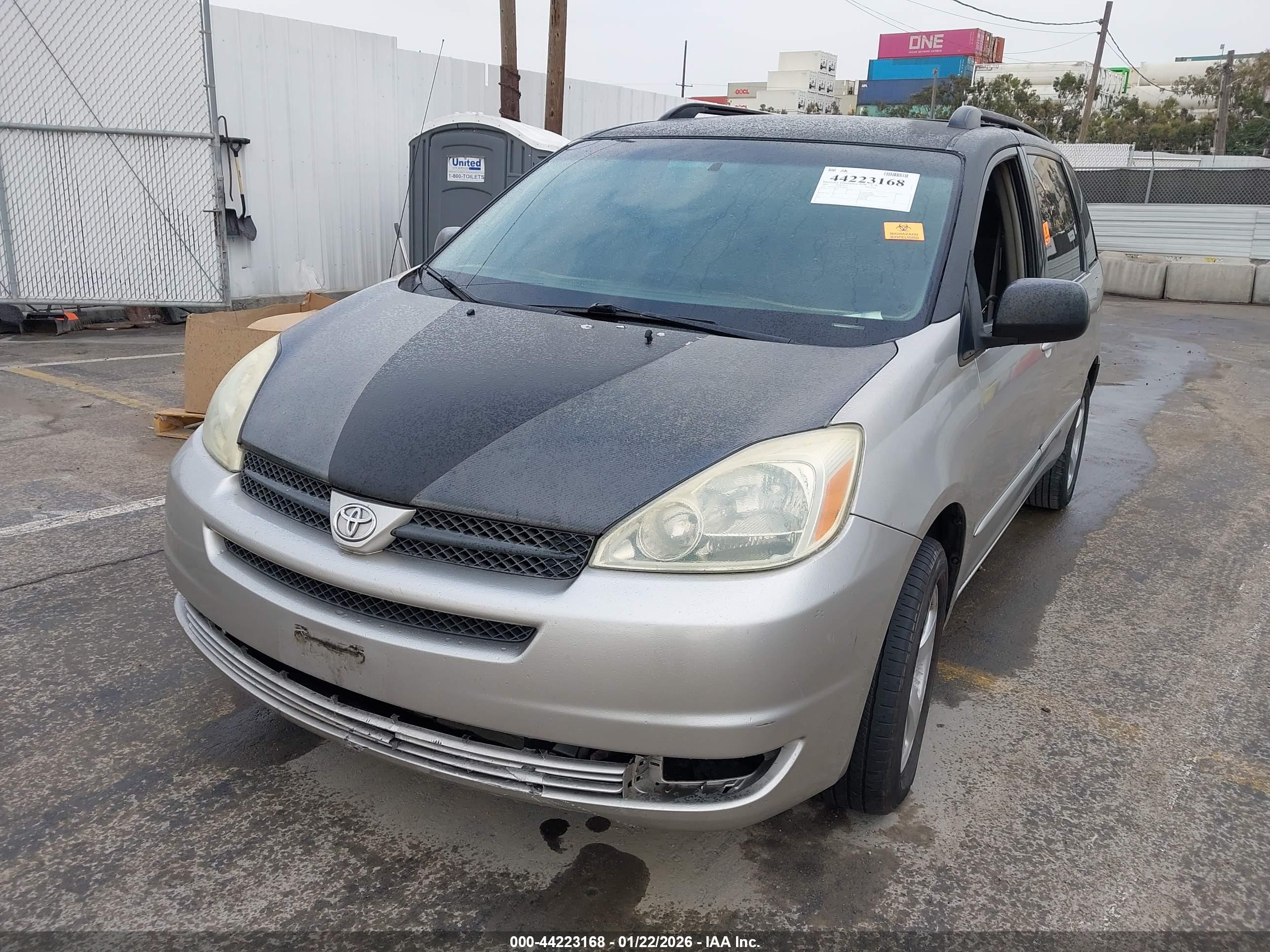 TOYOTA SIENNA image 6