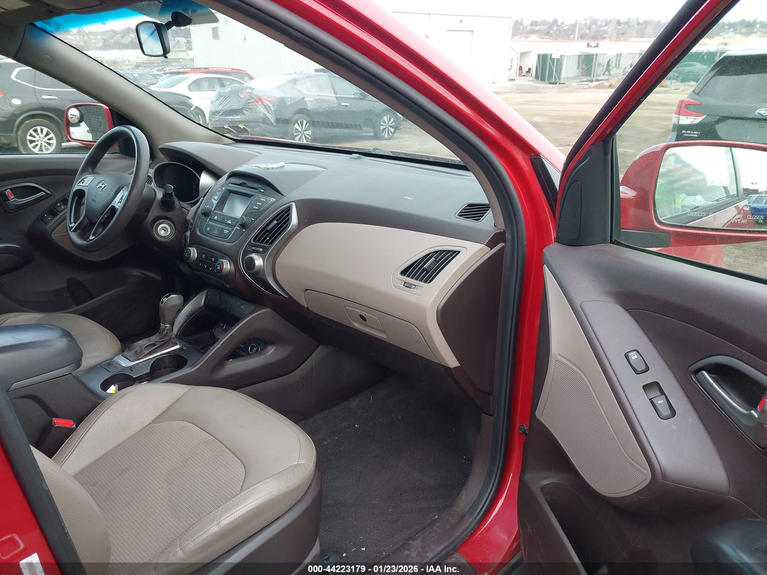 HYUNDAI TUCSON image 5