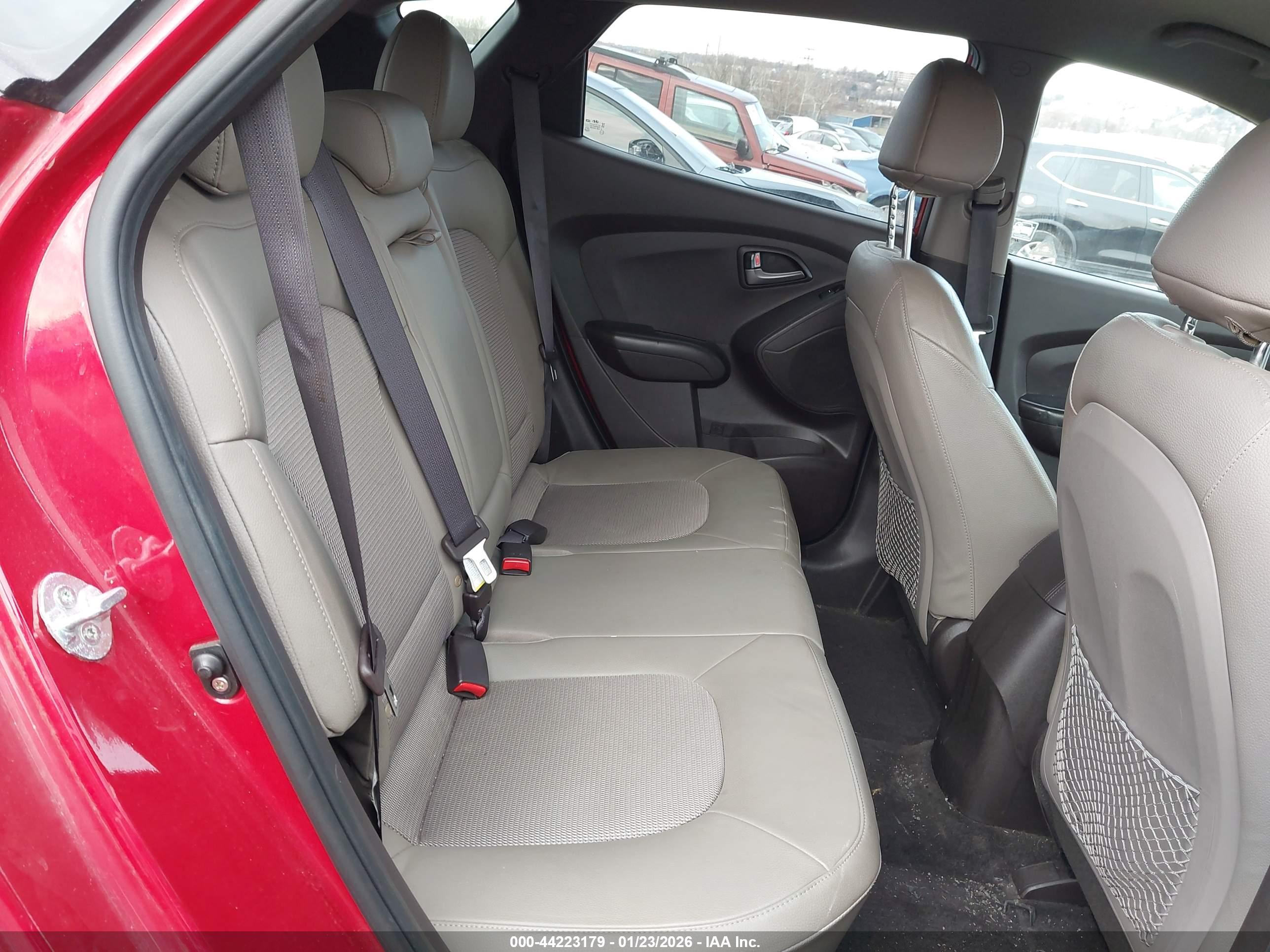 HYUNDAI TUCSON image 8