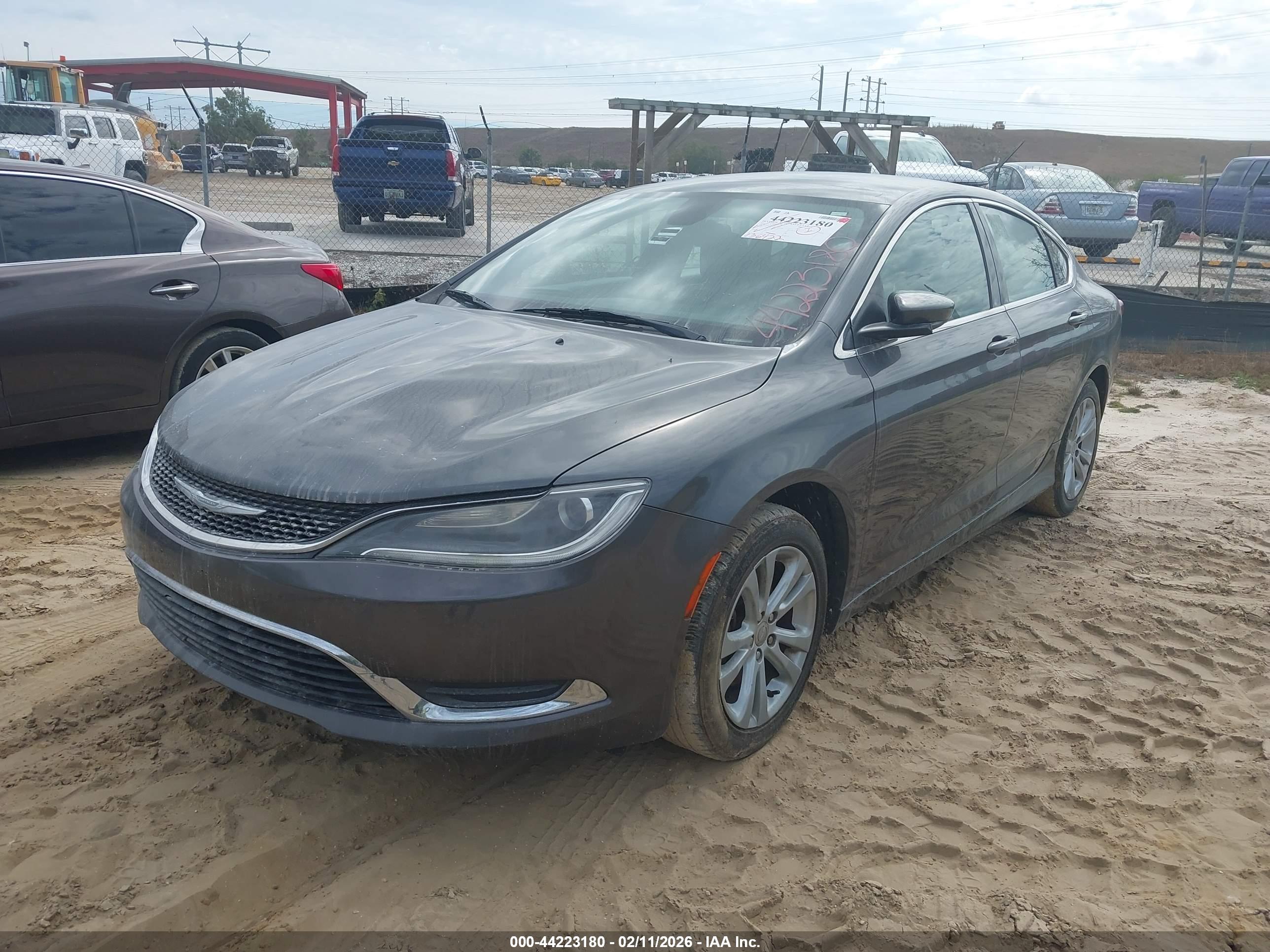 CHRYSLER 200 image 2