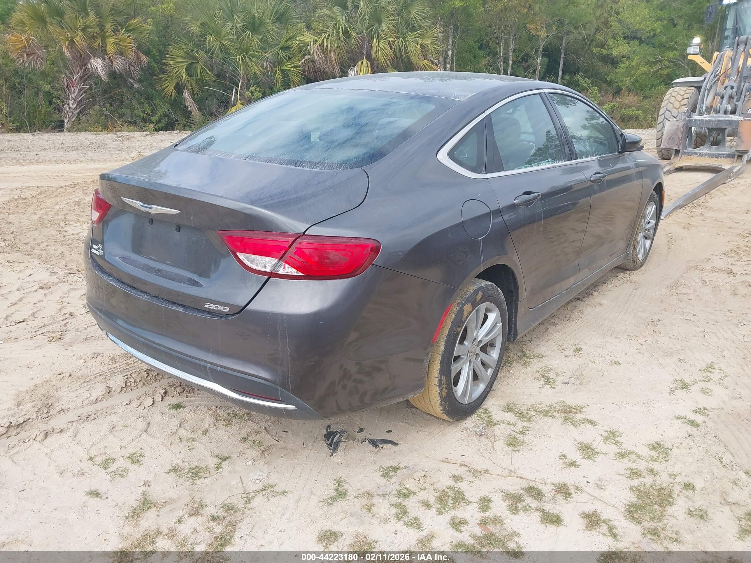 CHRYSLER 200 image 4