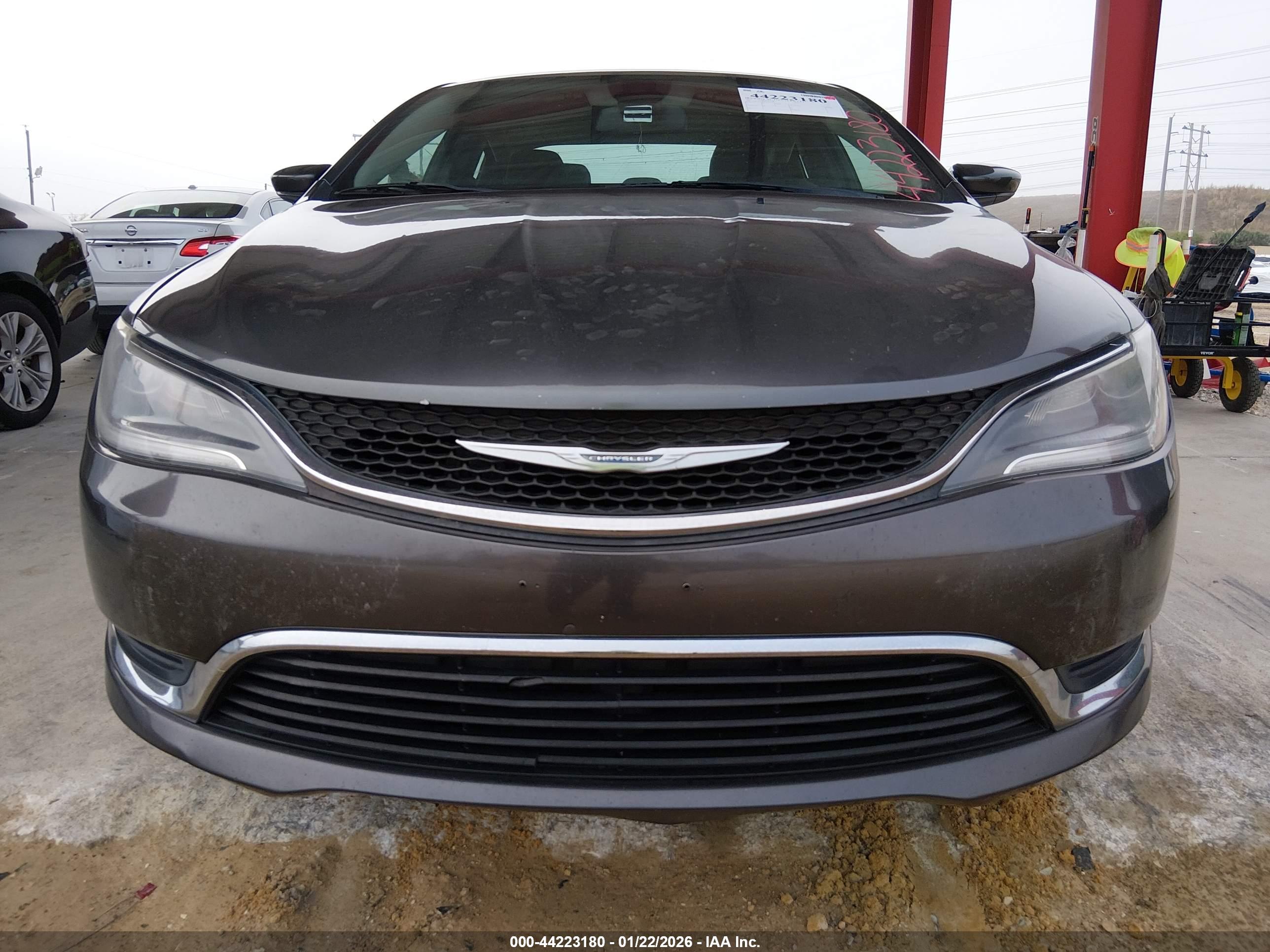 CHRYSLER 200 image 6