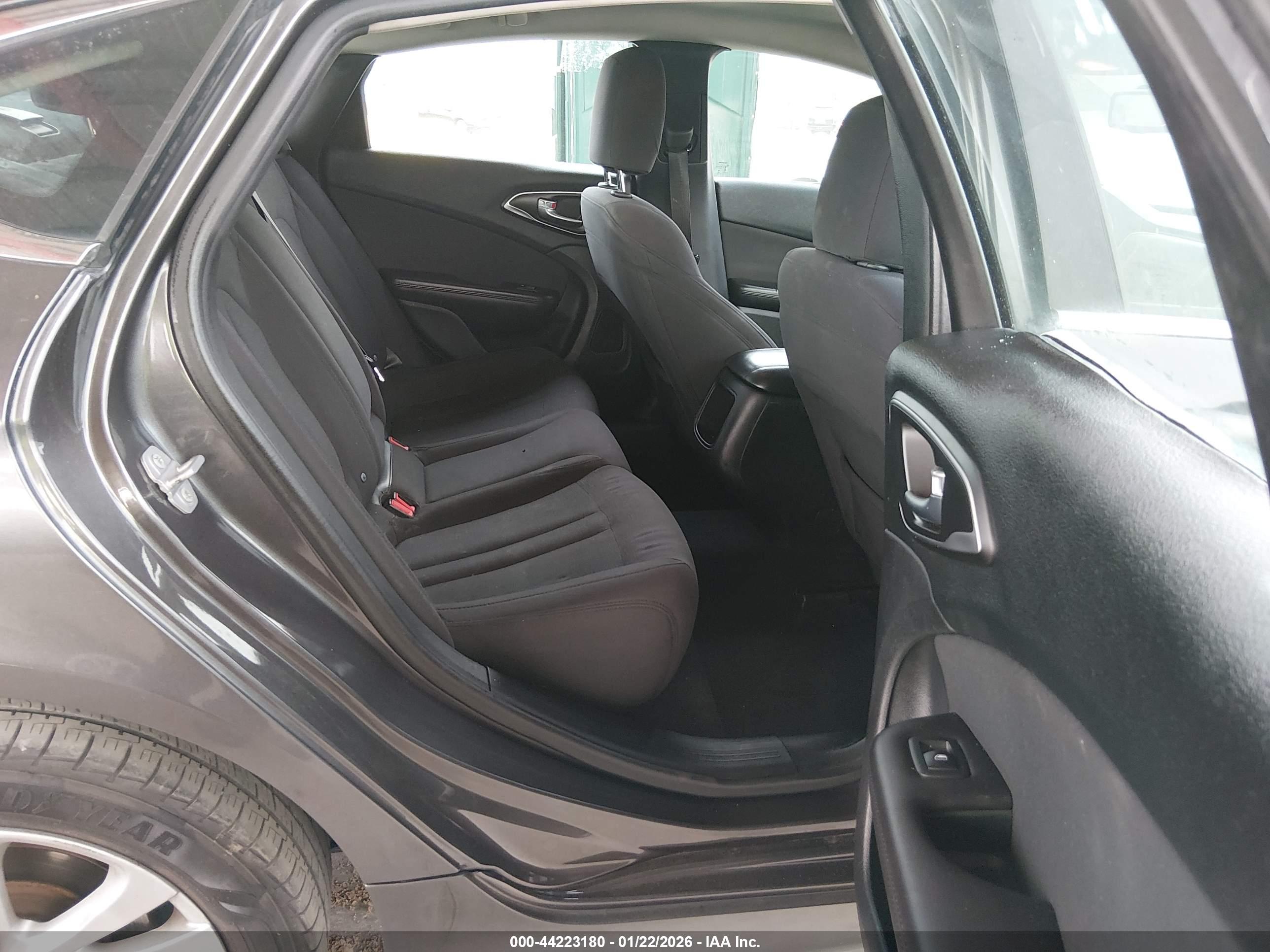 CHRYSLER 200 image 8