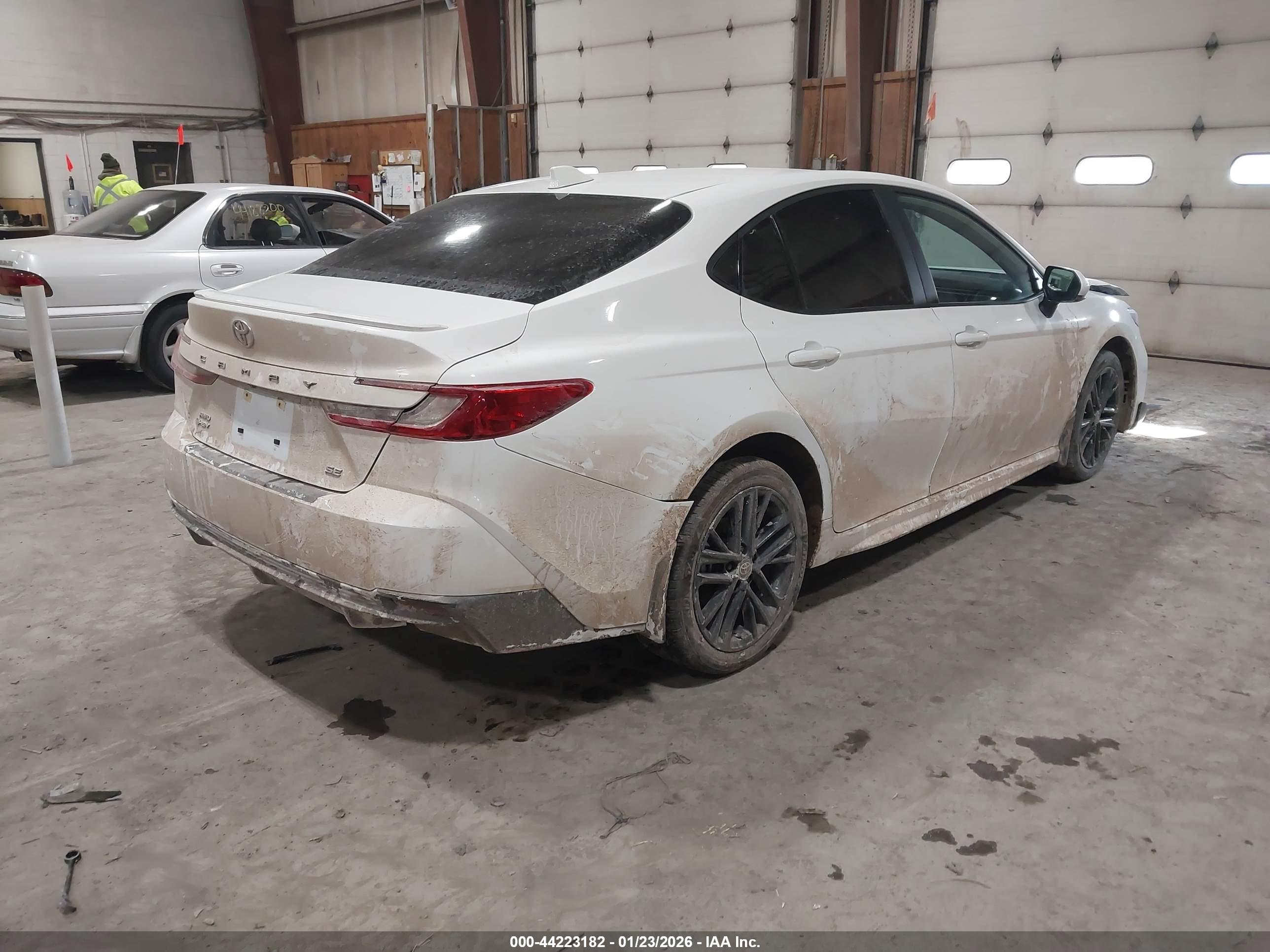 TOYOTA CAMRY image 4