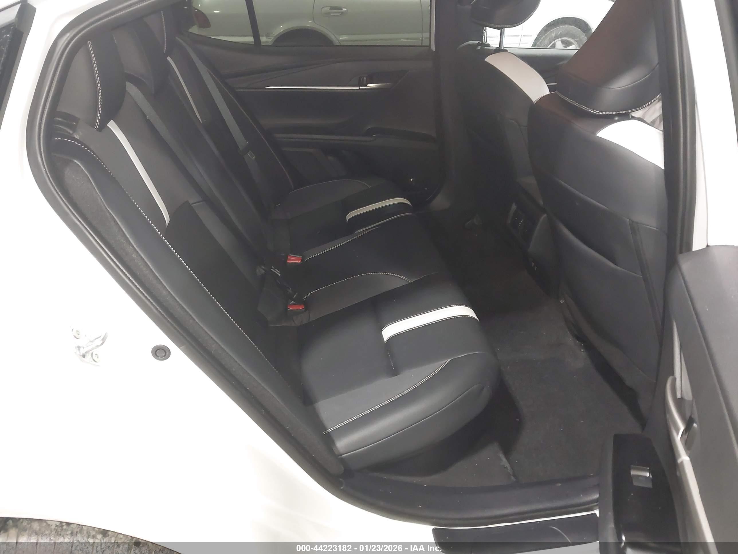 TOYOTA CAMRY image 8
