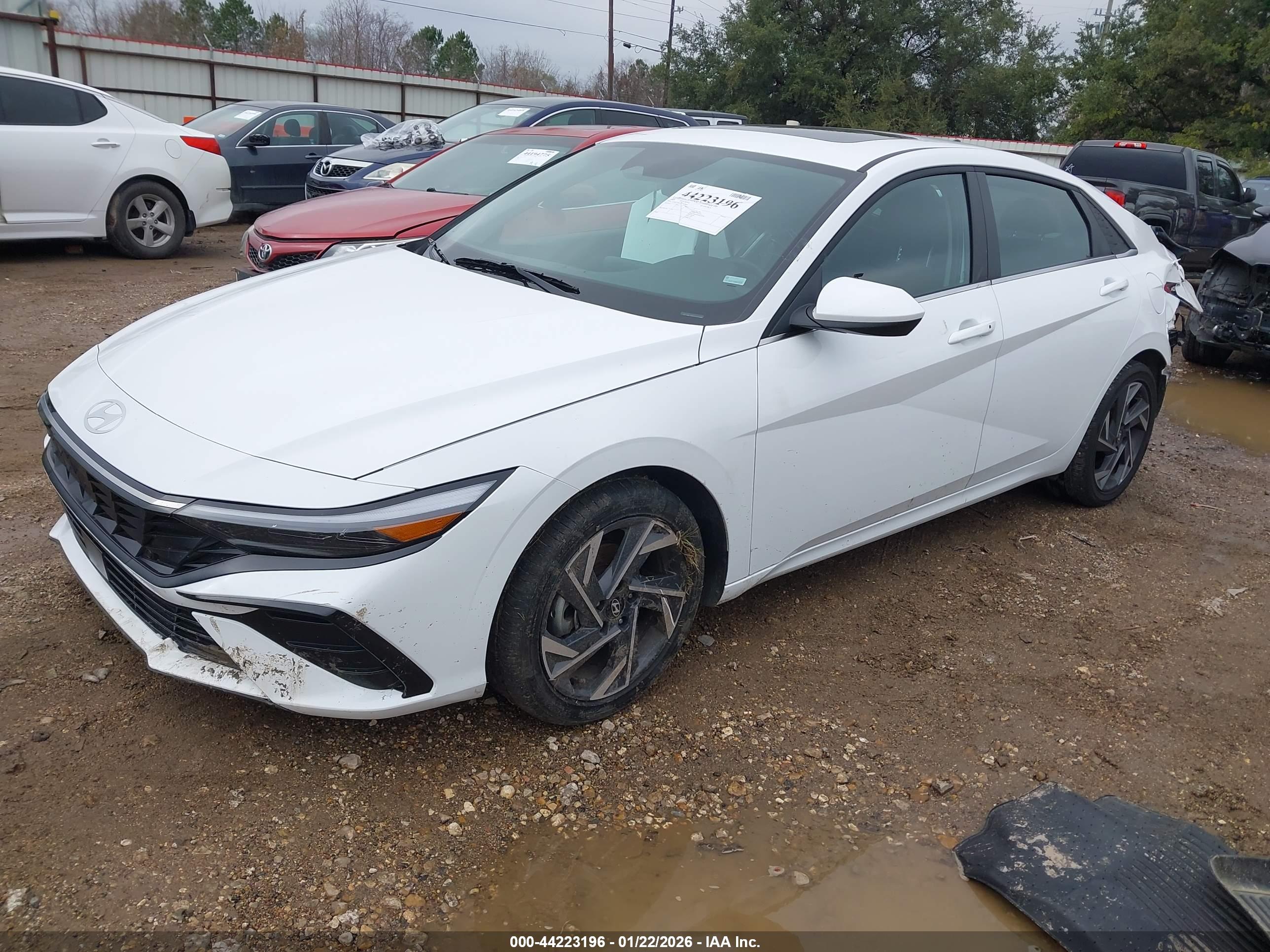 HYUNDAI ELANTRA image 2