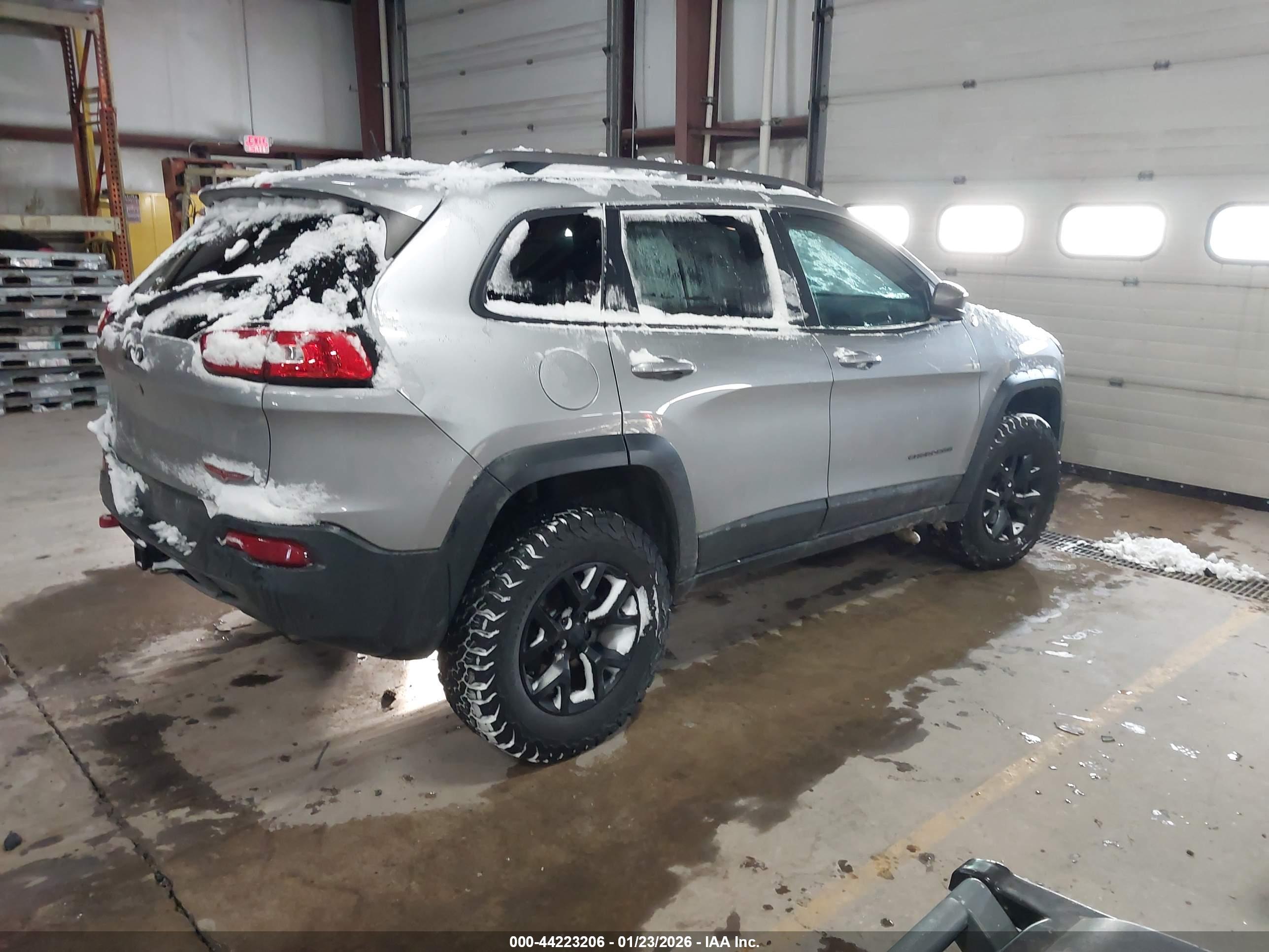 JEEP CHEROKEE image 4