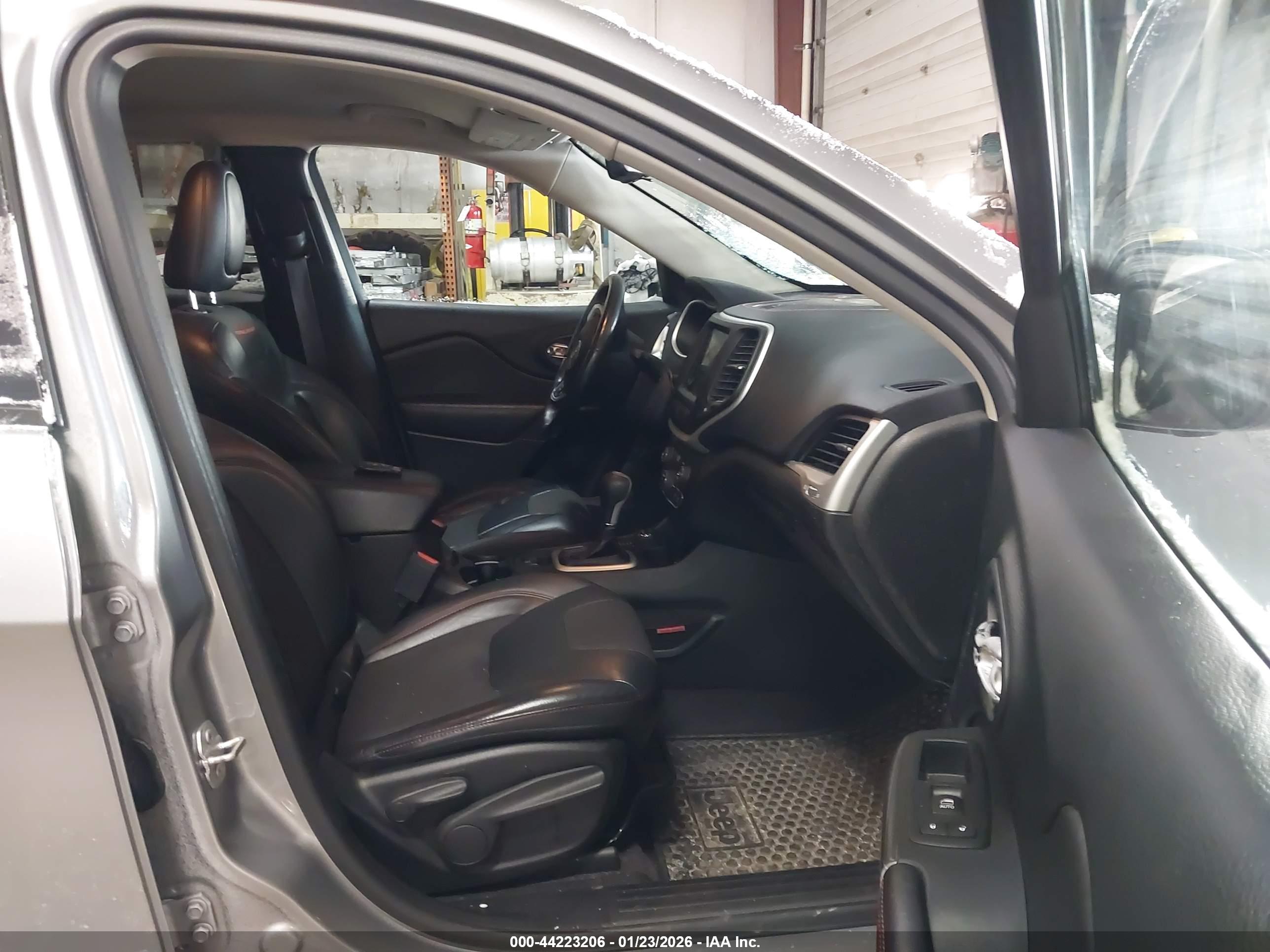 JEEP CHEROKEE image 5