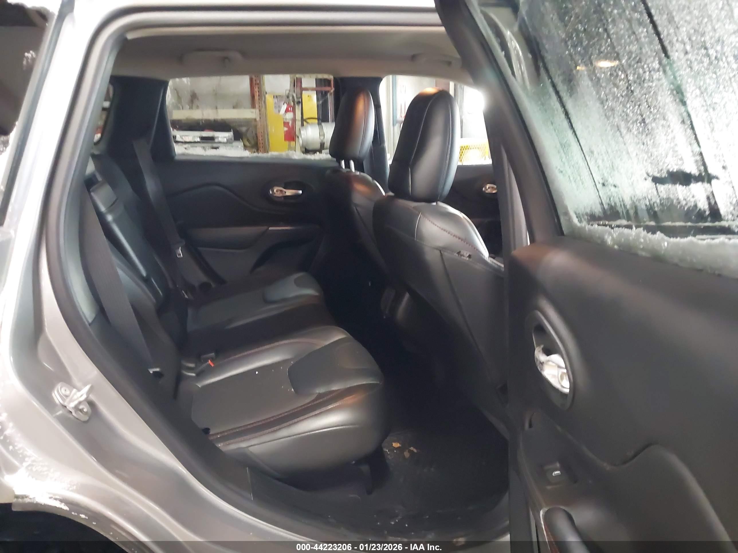 JEEP CHEROKEE image 8