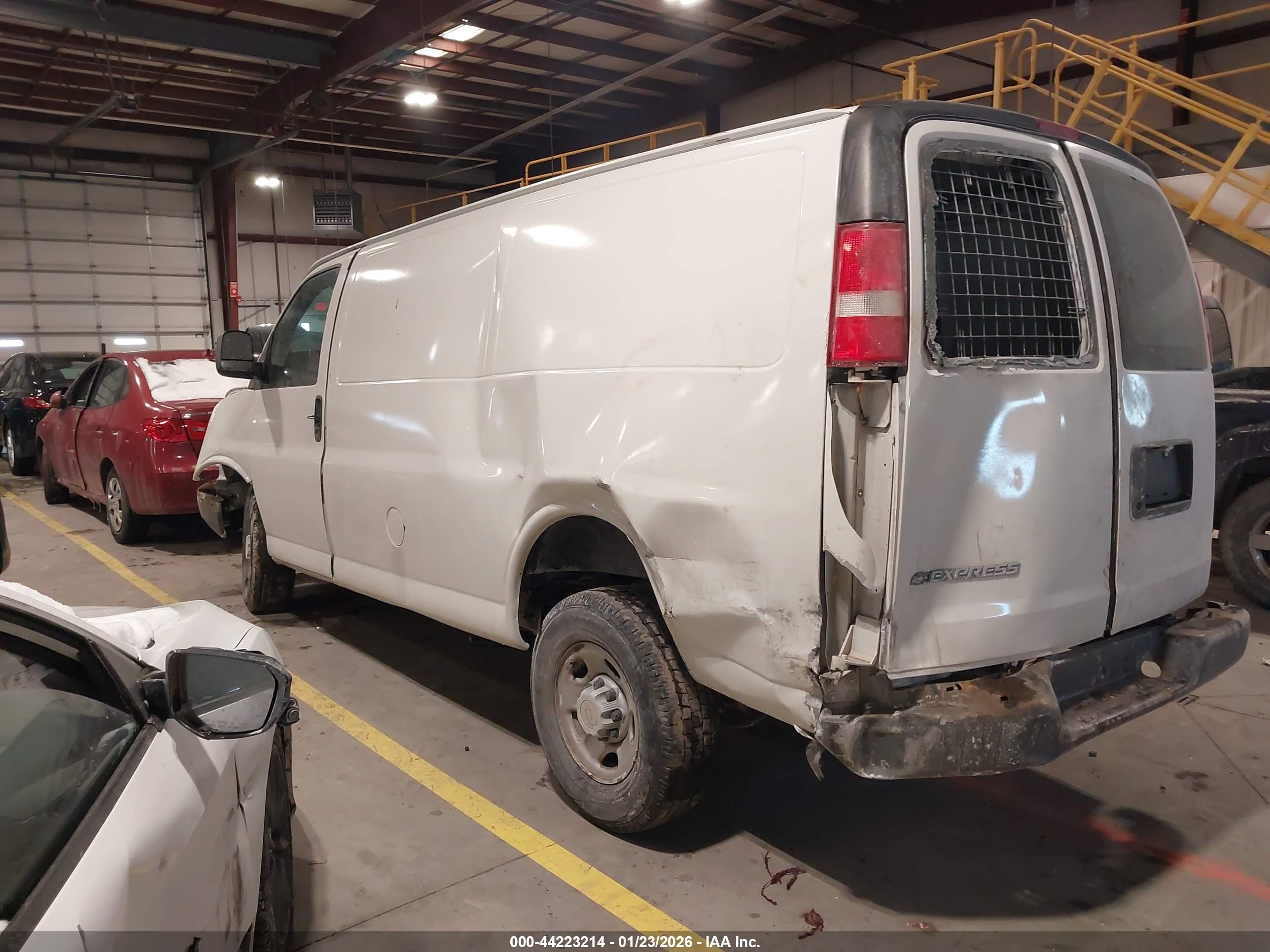 CHEVROLET EXPRESS image 3