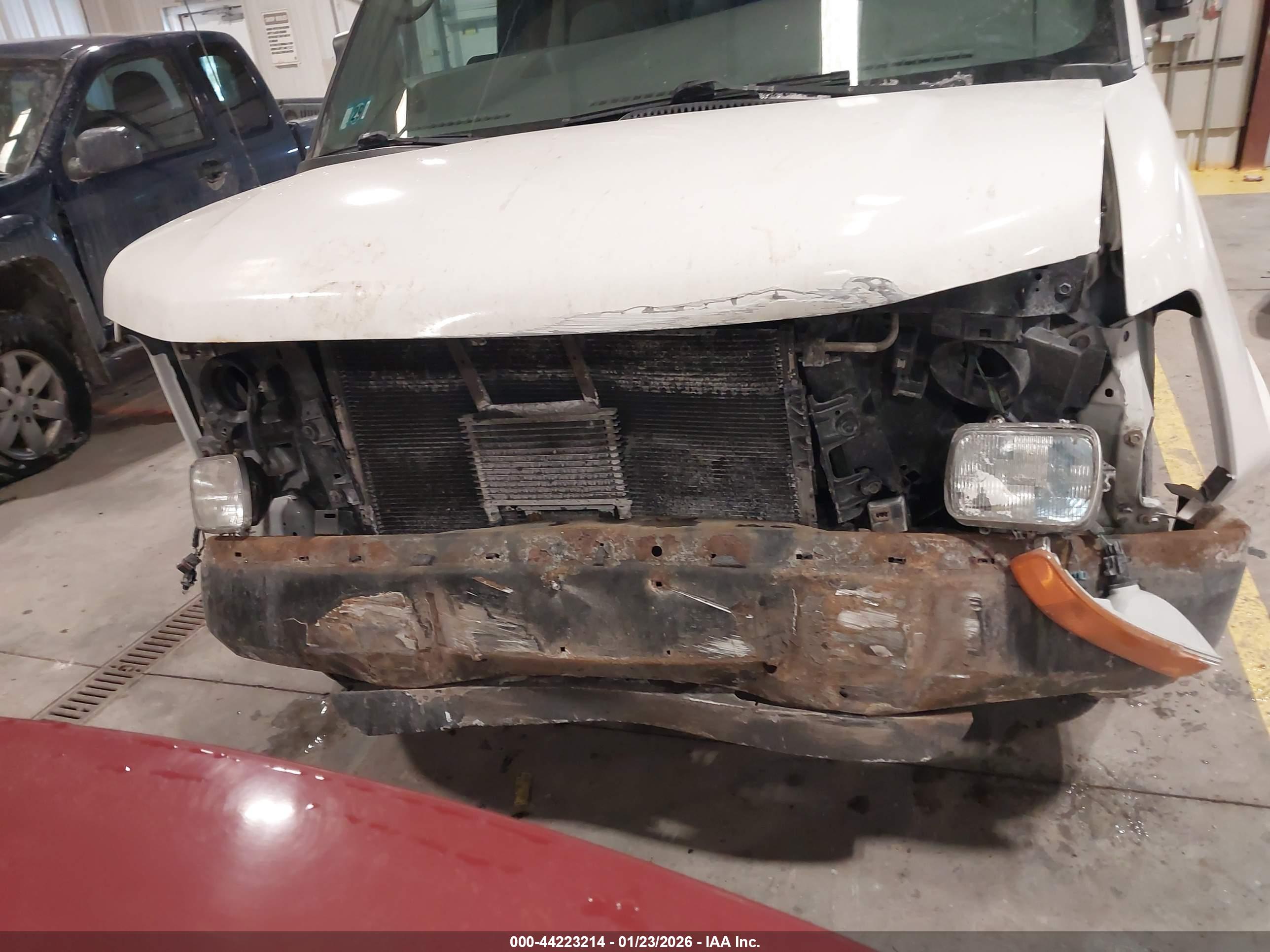 CHEVROLET EXPRESS image 6