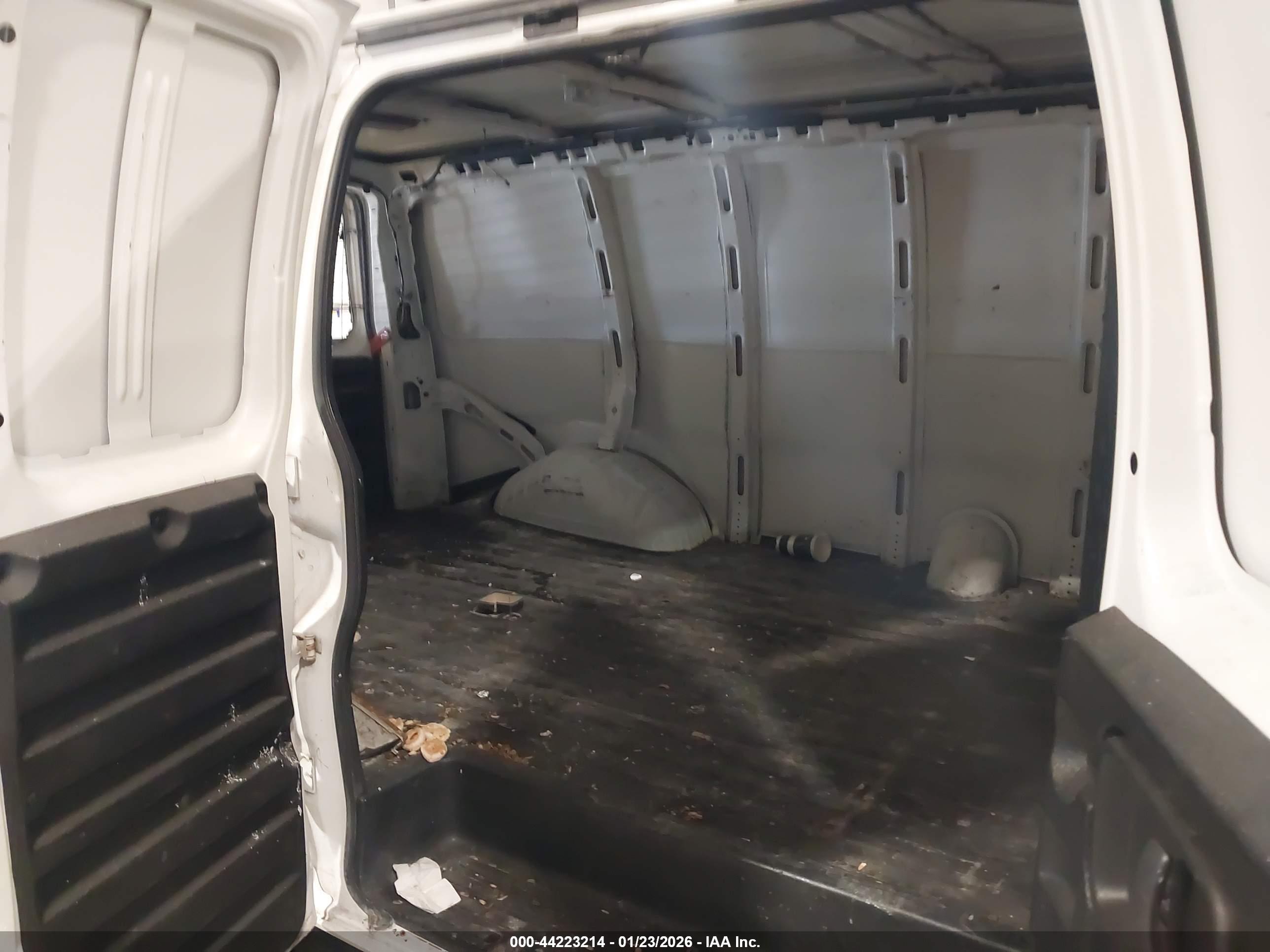 CHEVROLET EXPRESS image 8