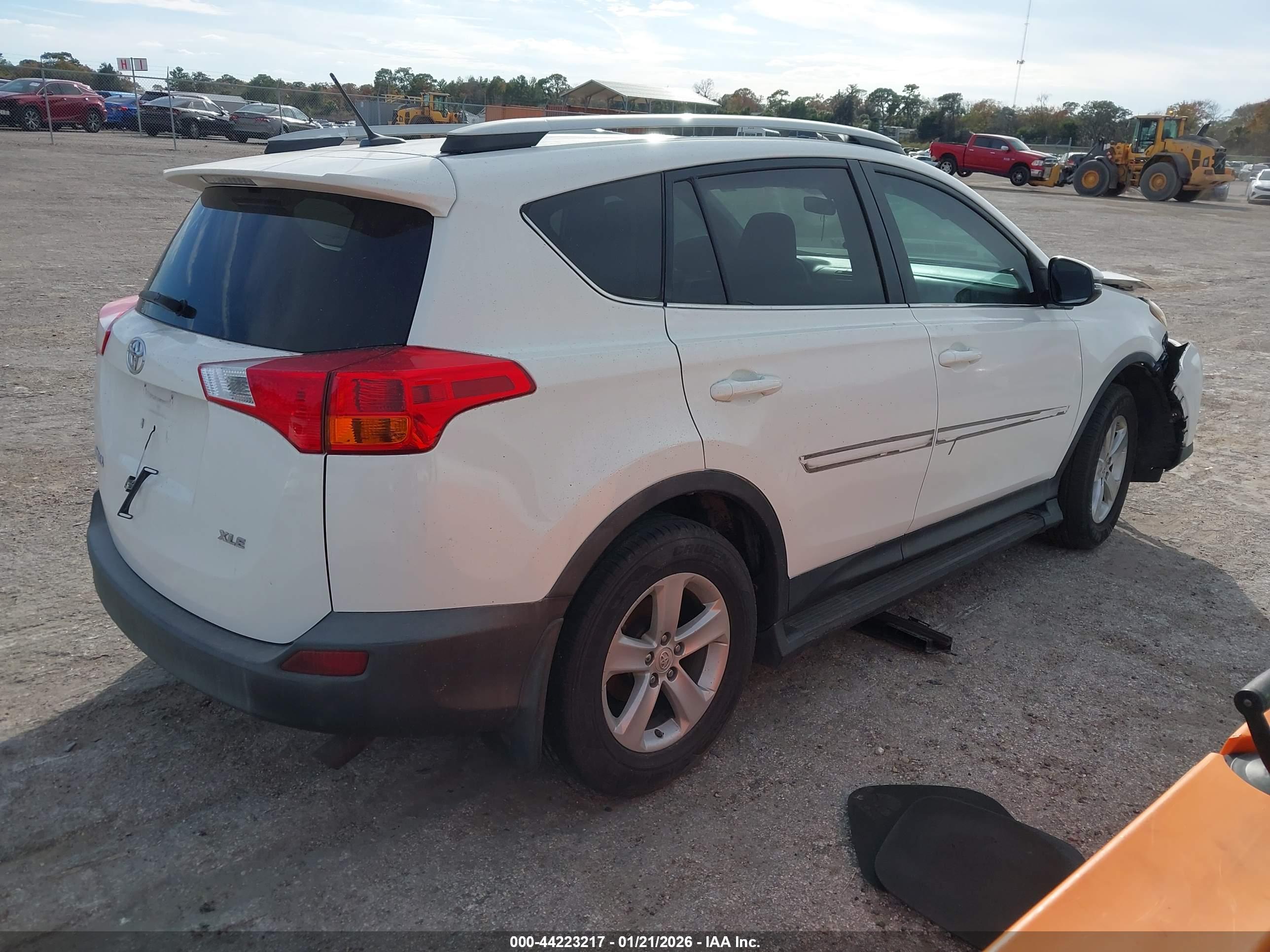 TOYOTA RAV4 image 4