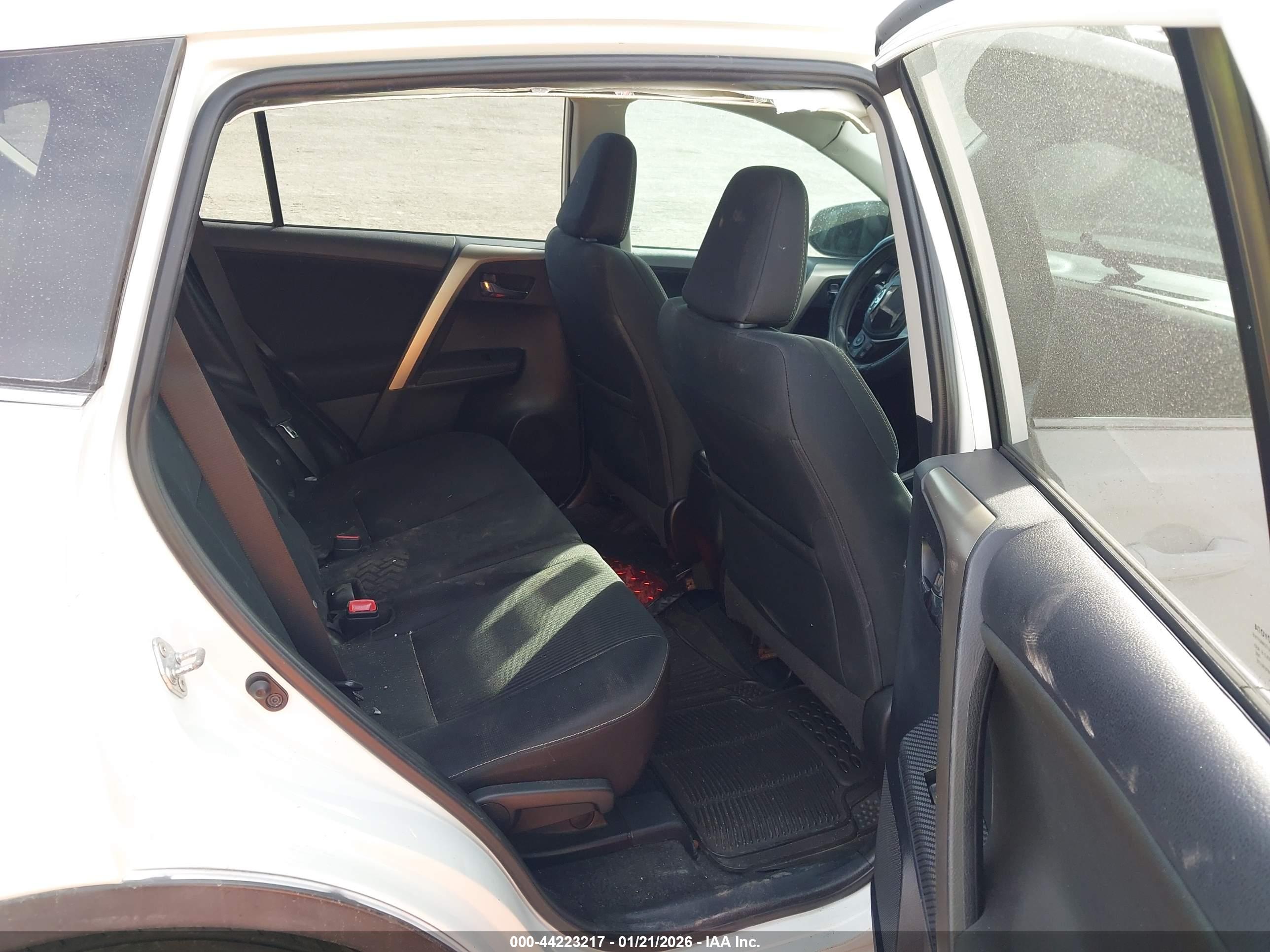 TOYOTA RAV4 image 8