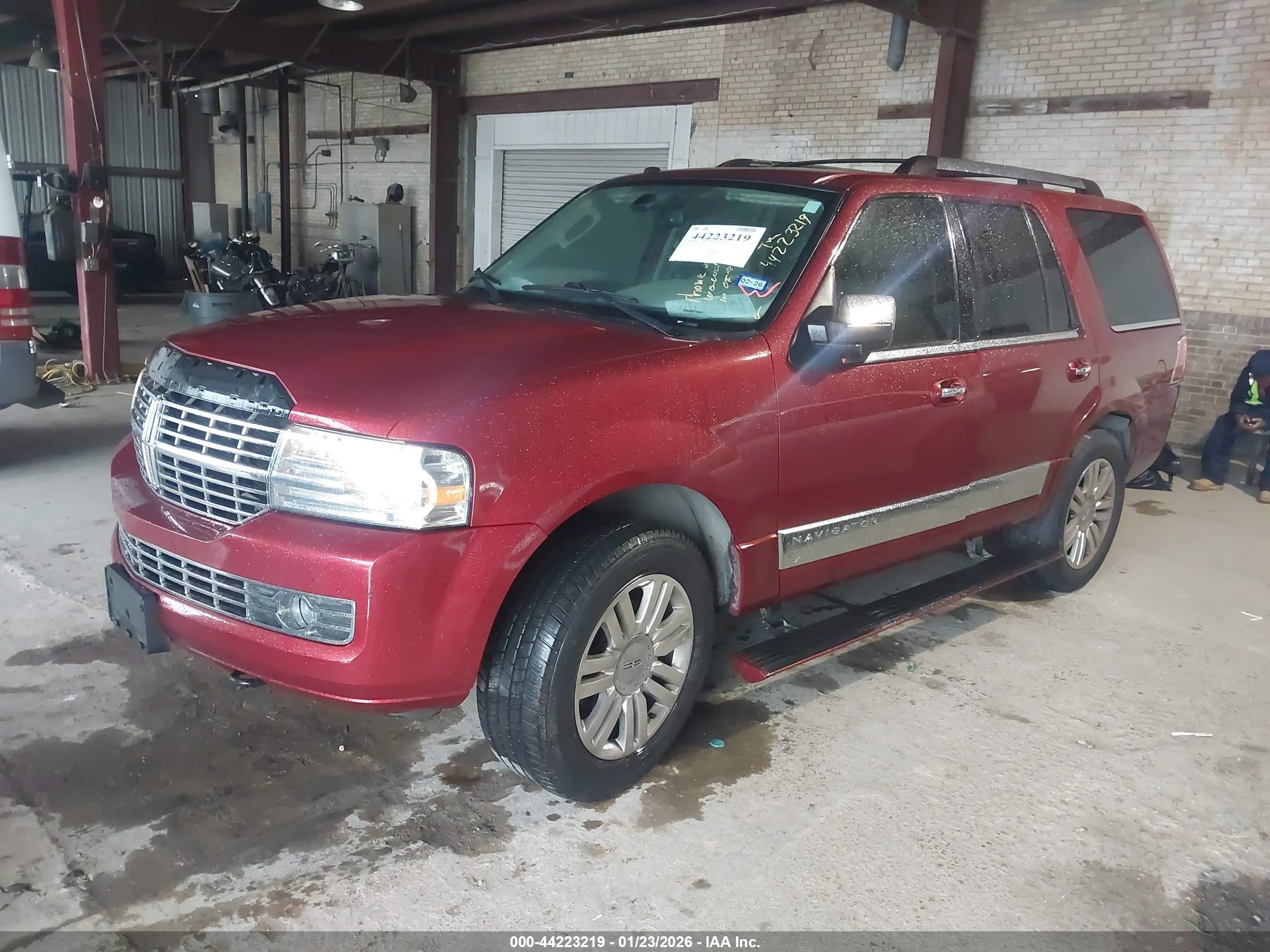 LINCOLN NAVIGATOR image 2