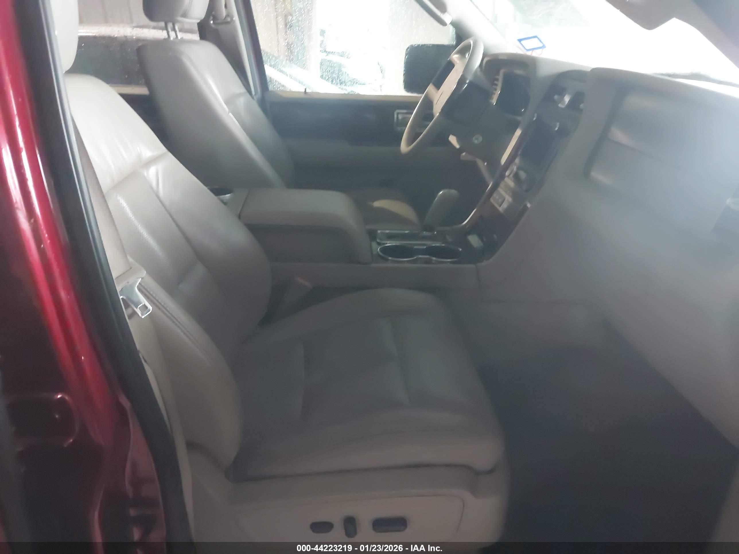 LINCOLN NAVIGATOR image 5