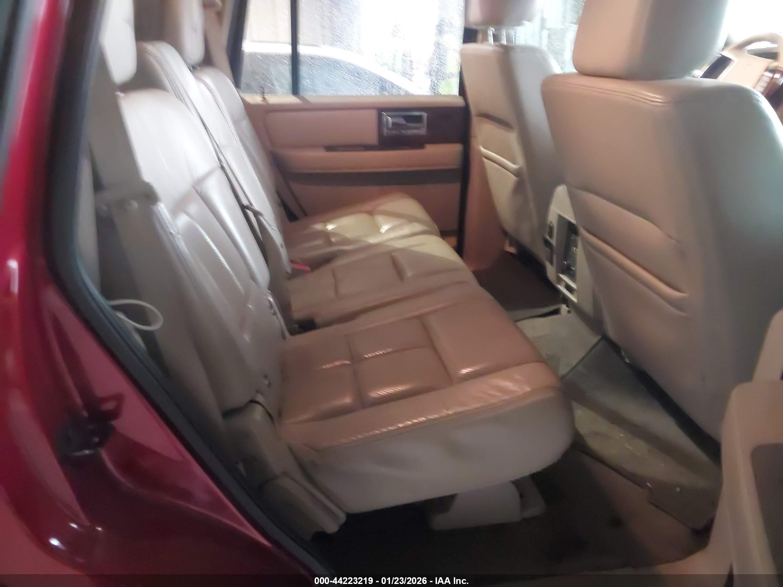 LINCOLN NAVIGATOR image 8