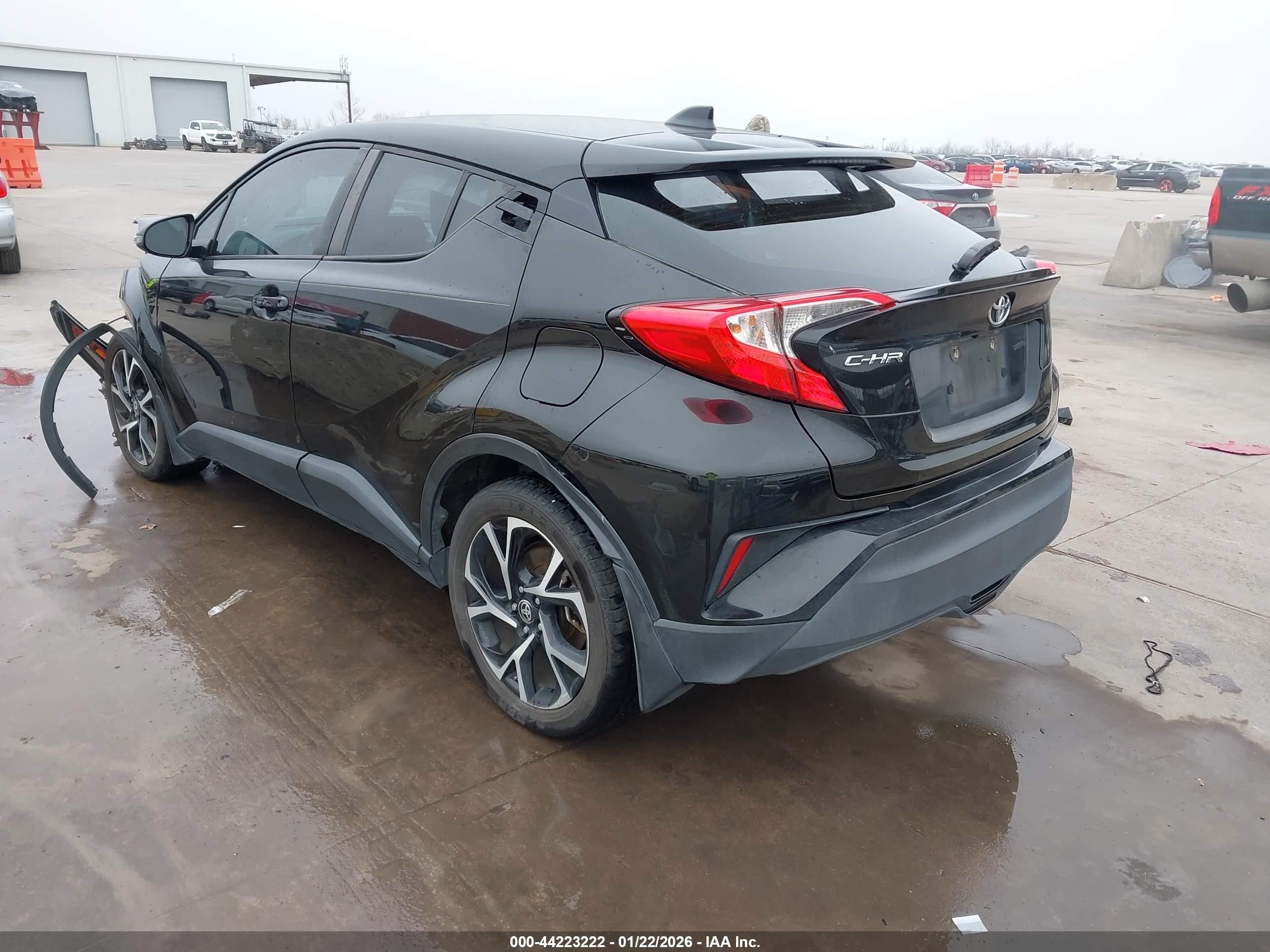 TOYOTA C-HR image 3