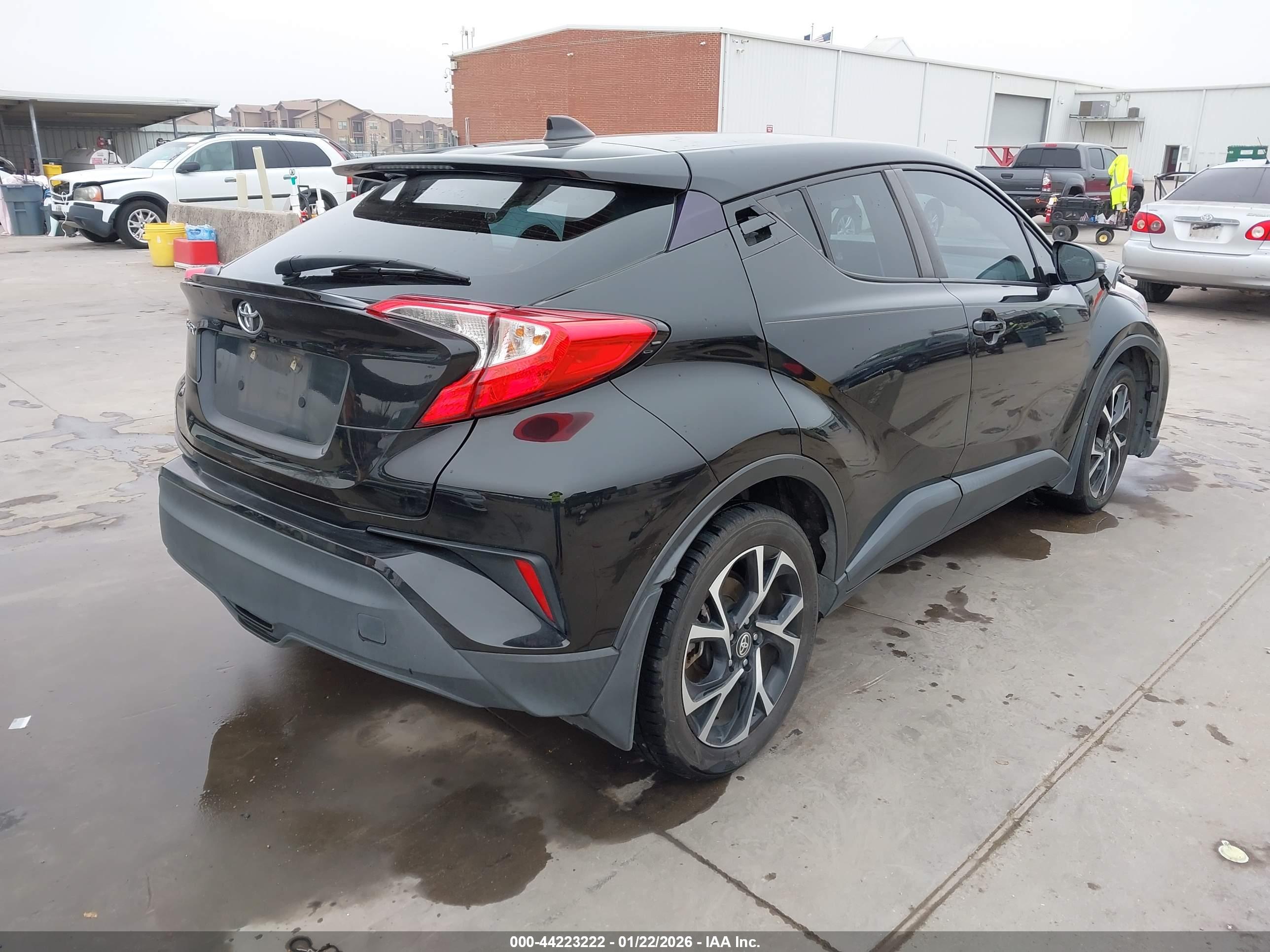 TOYOTA C-HR image 4