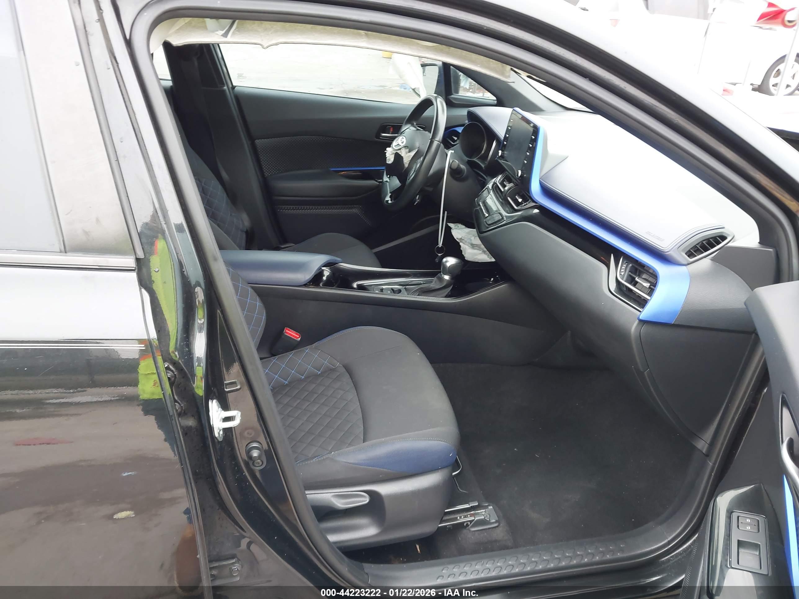 TOYOTA C-HR image 5