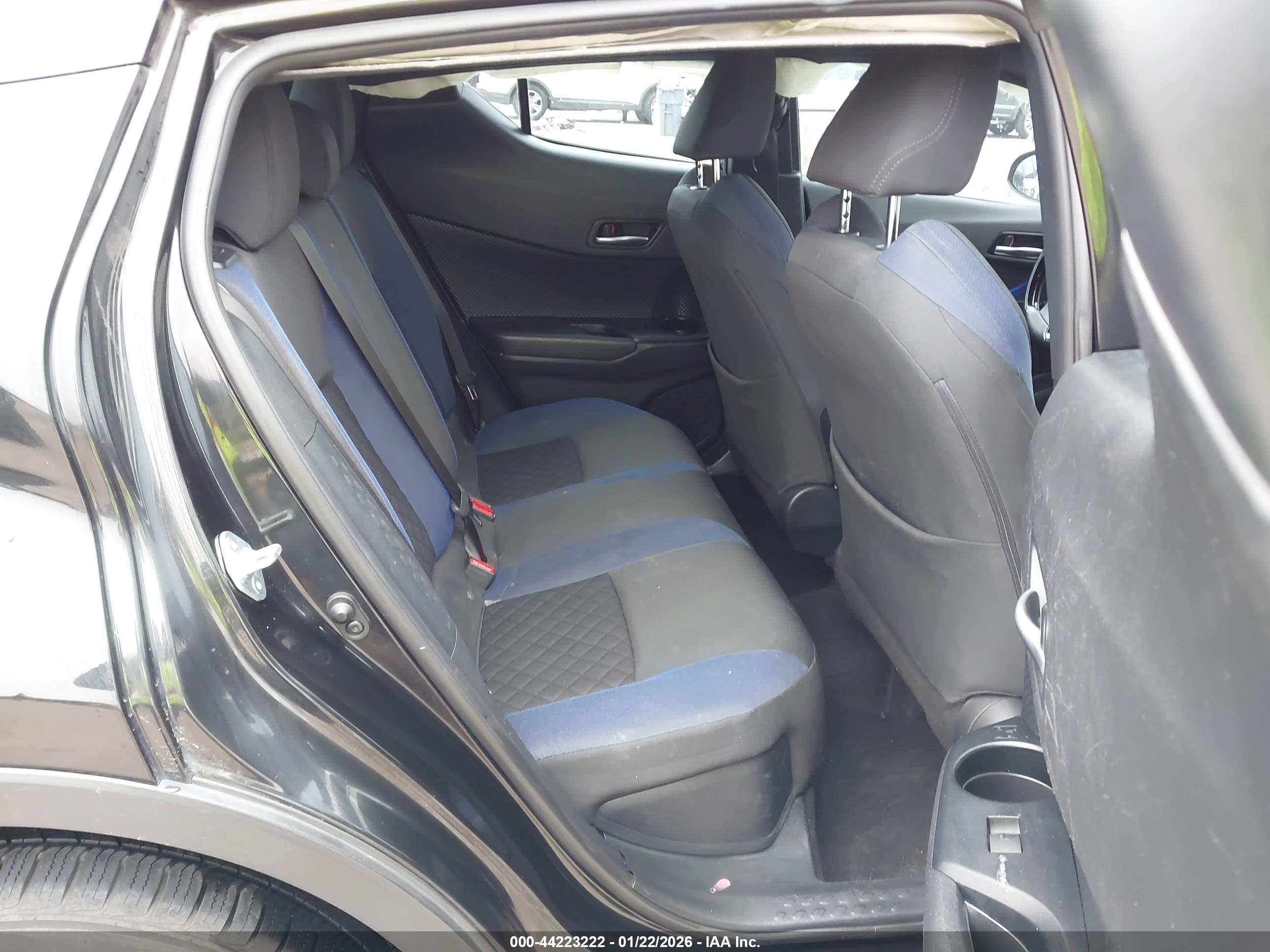 TOYOTA C-HR image 8
