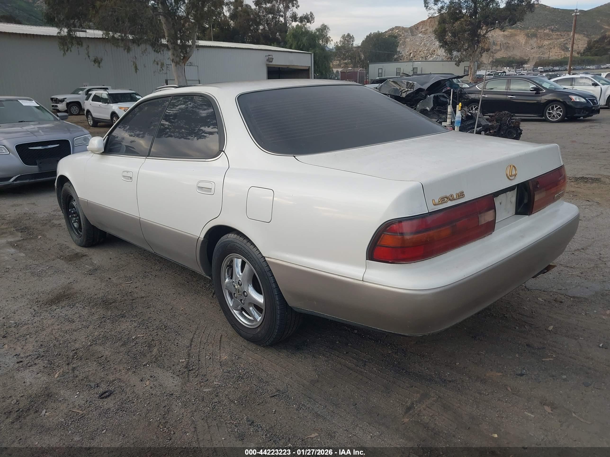 LEXUS ES image 3