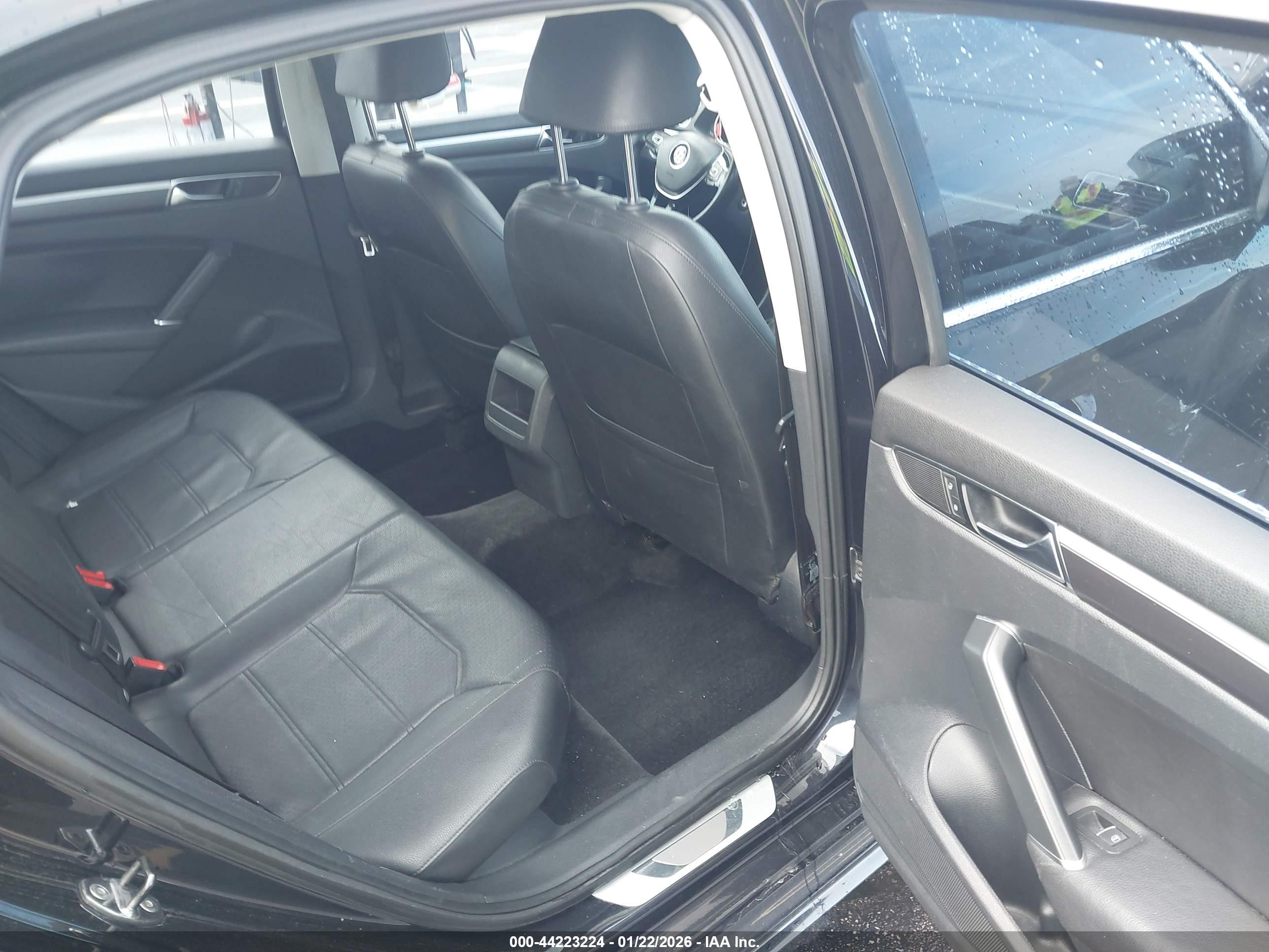VOLKSWAGEN PASSAT image 8