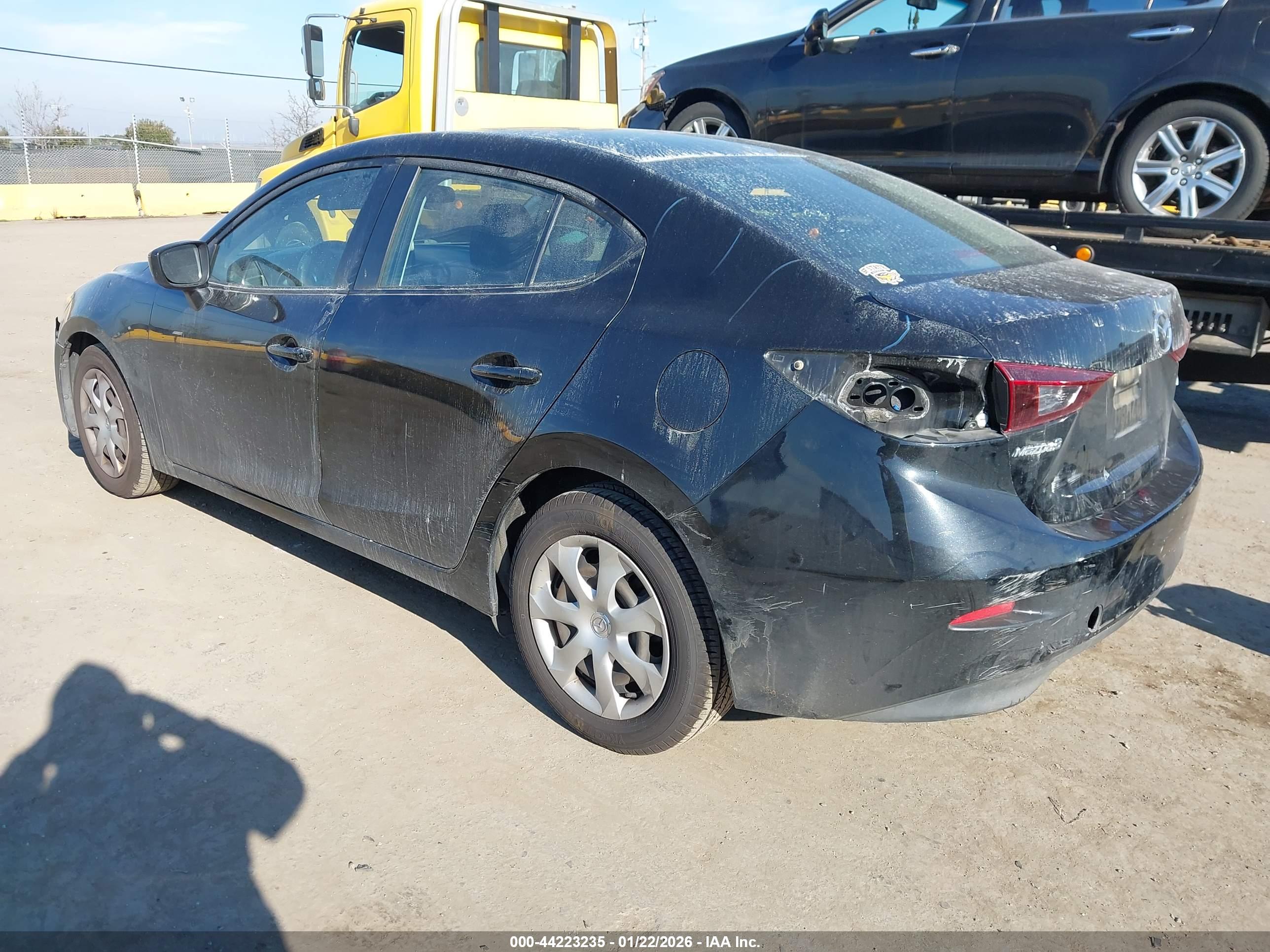 MAZDA MAZDA3 image 3