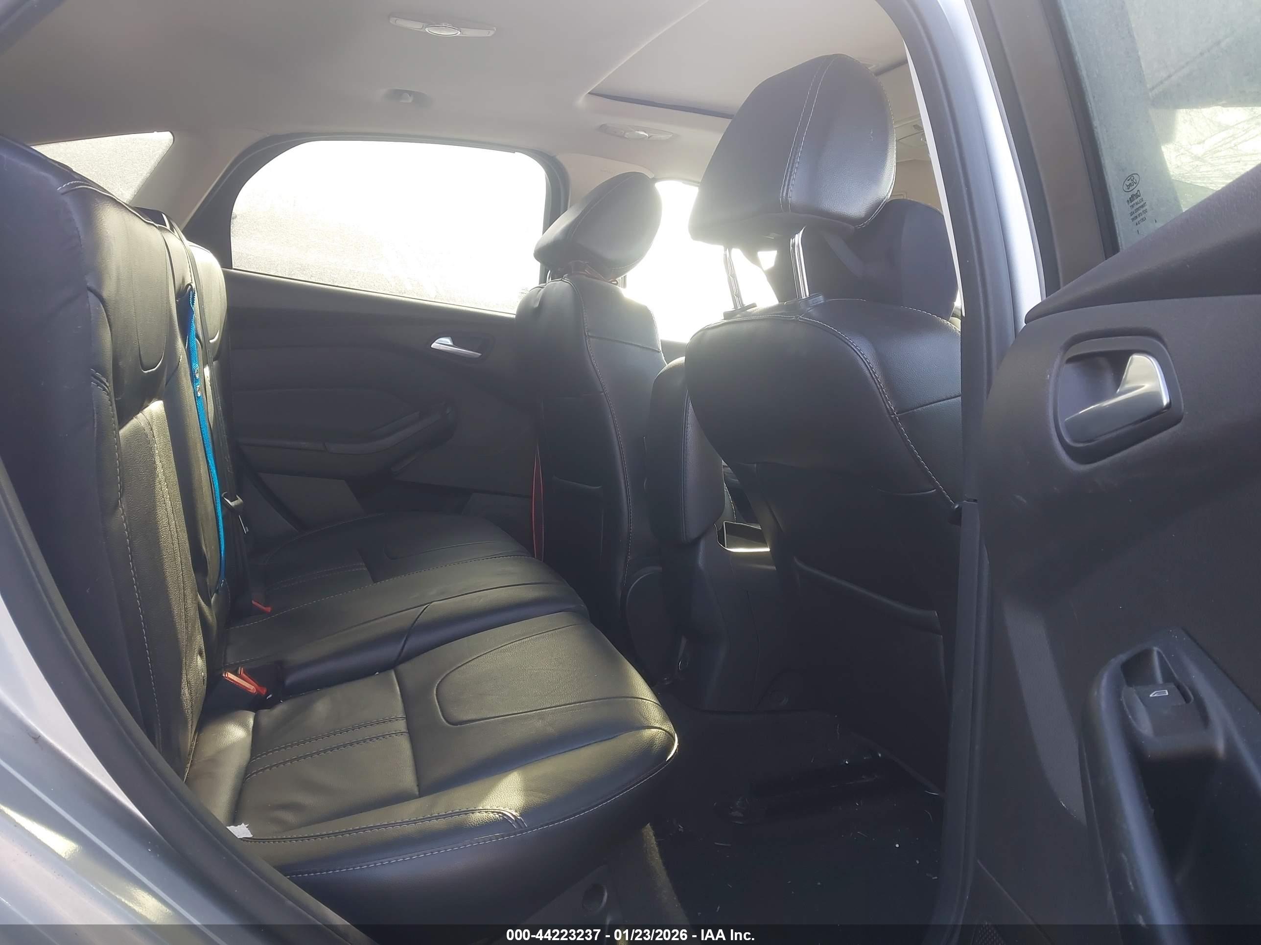 FORD FOCUS image 8