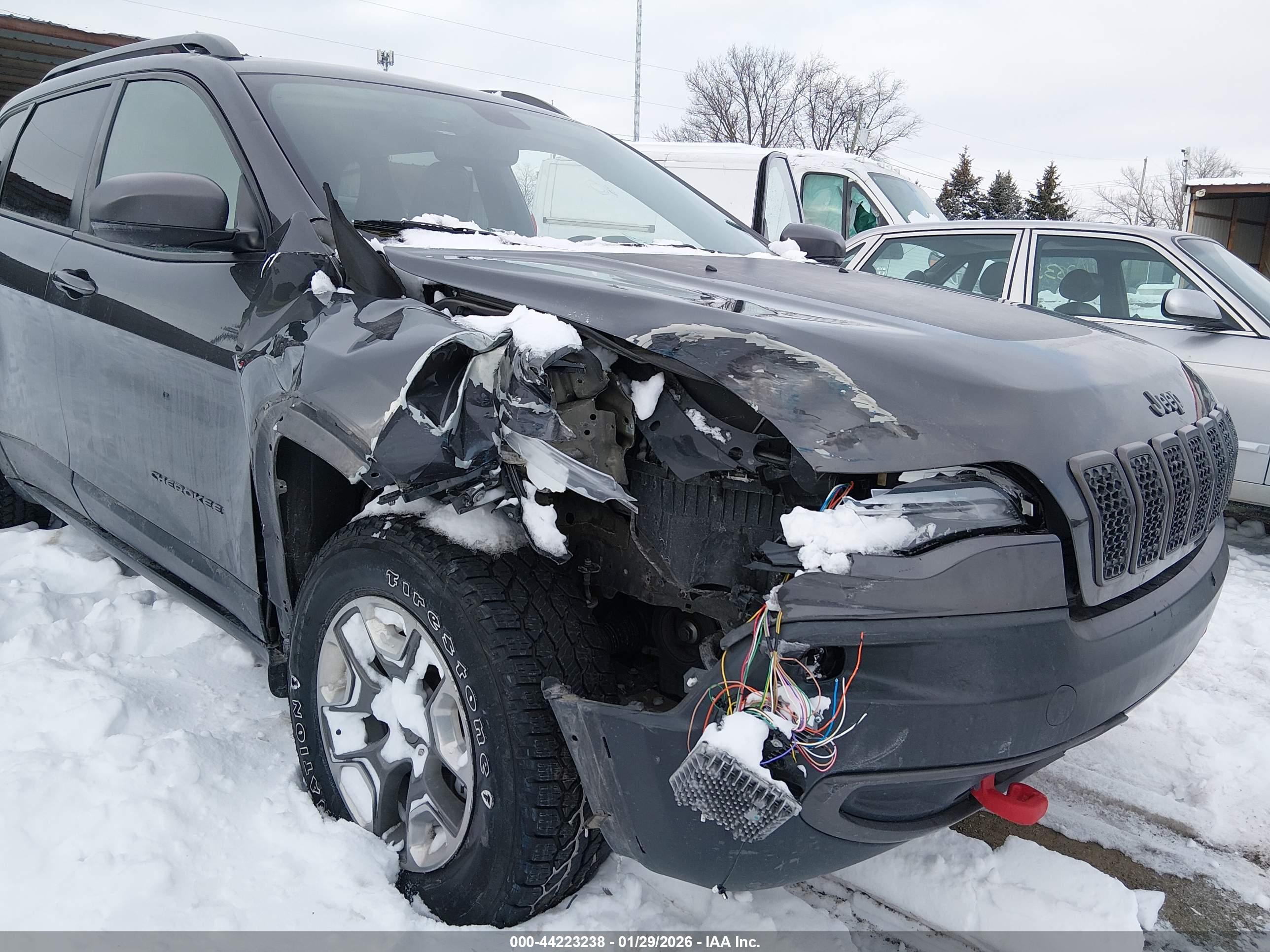 JEEP CHEROKEE image 6