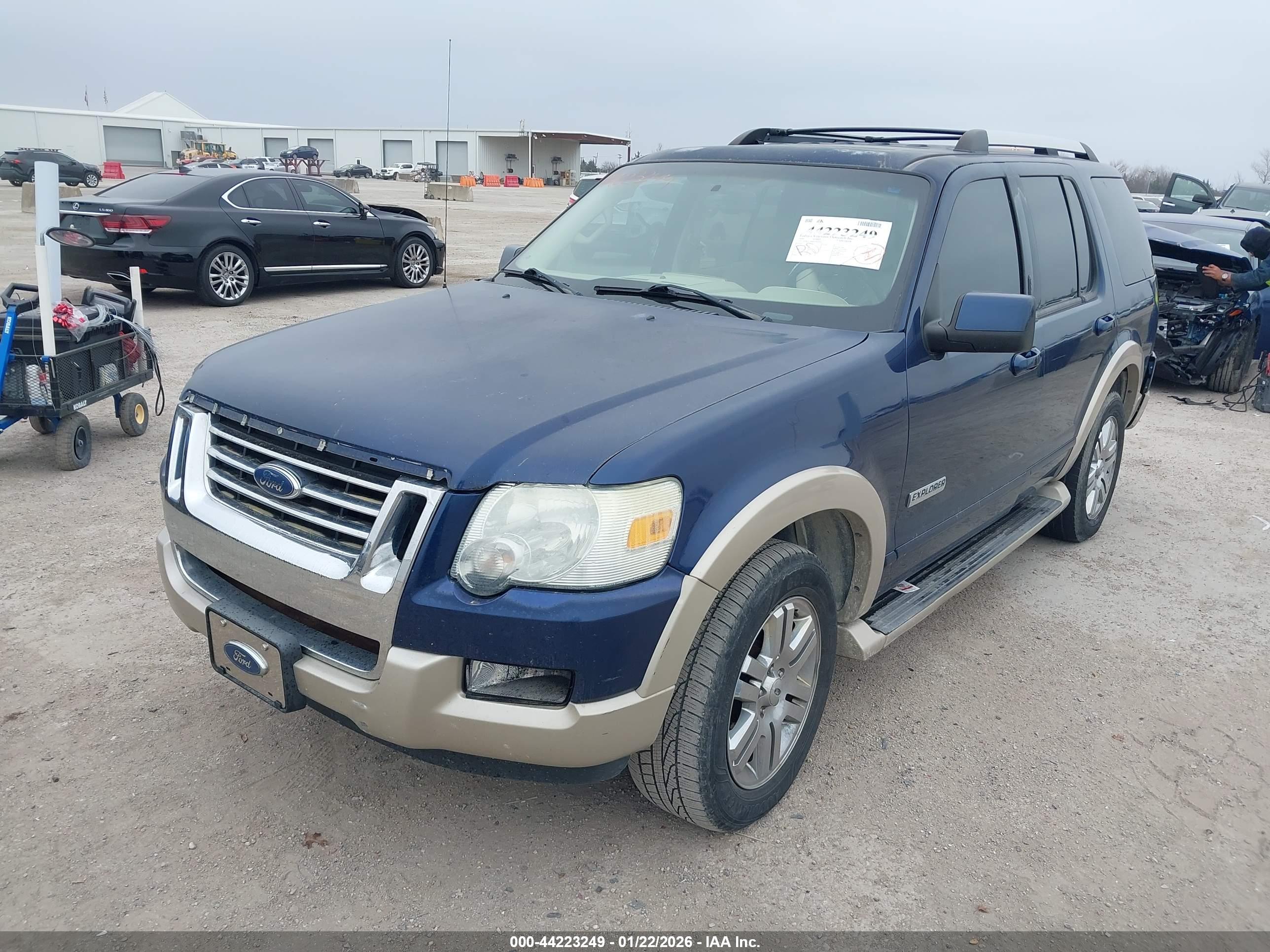 FORD EXPLORER image 2