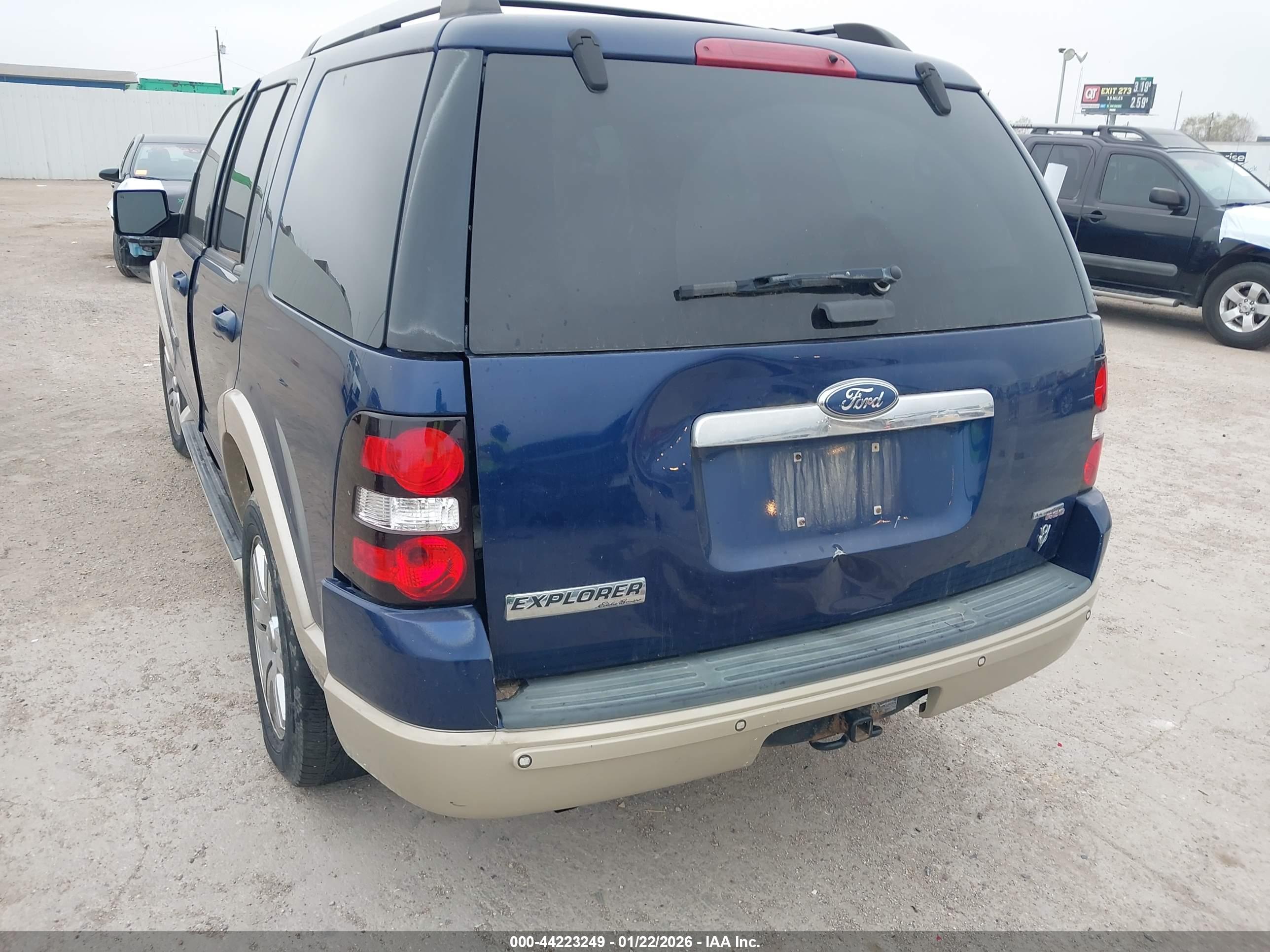 FORD EXPLORER image 6