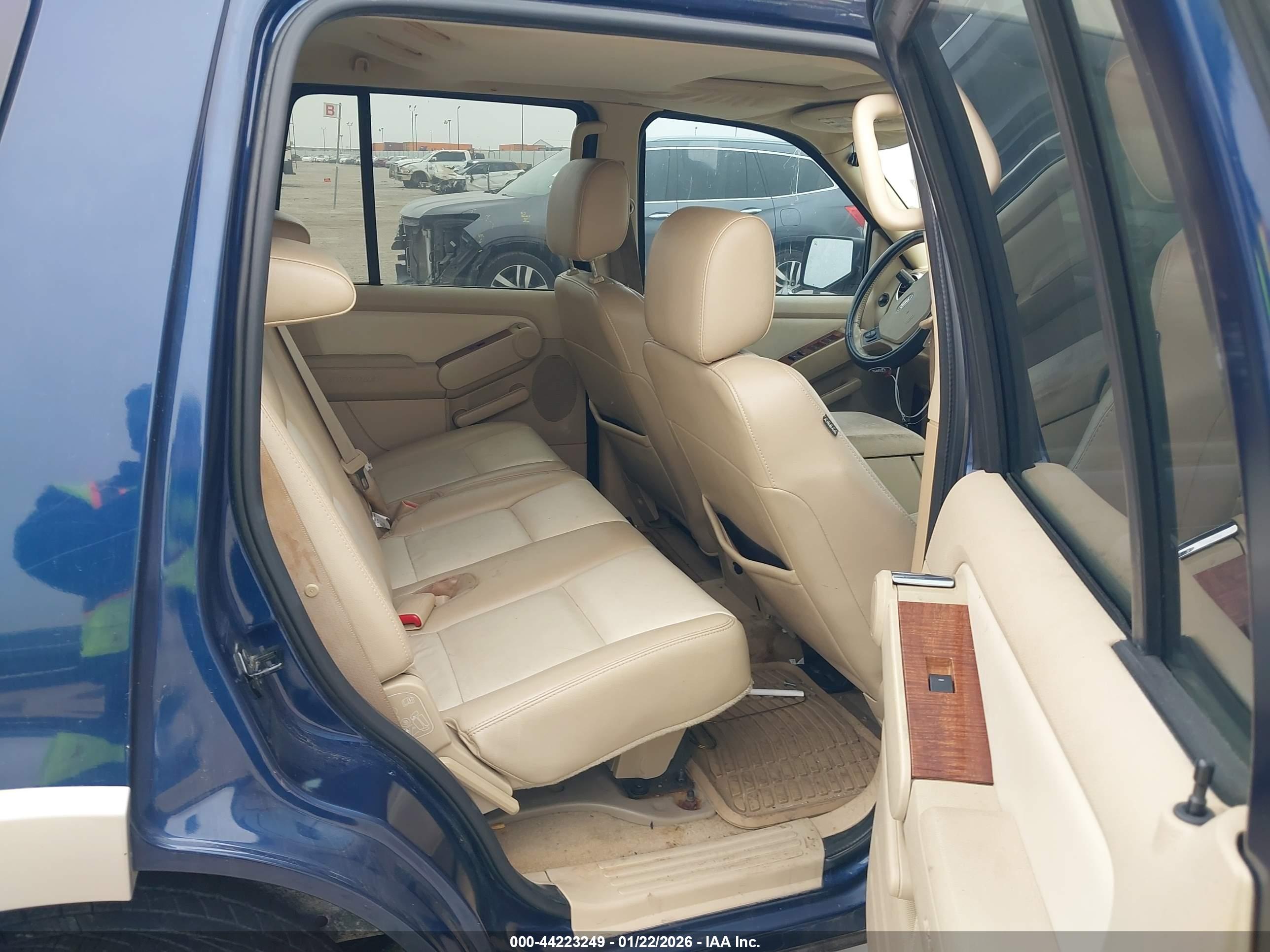 FORD EXPLORER image 8