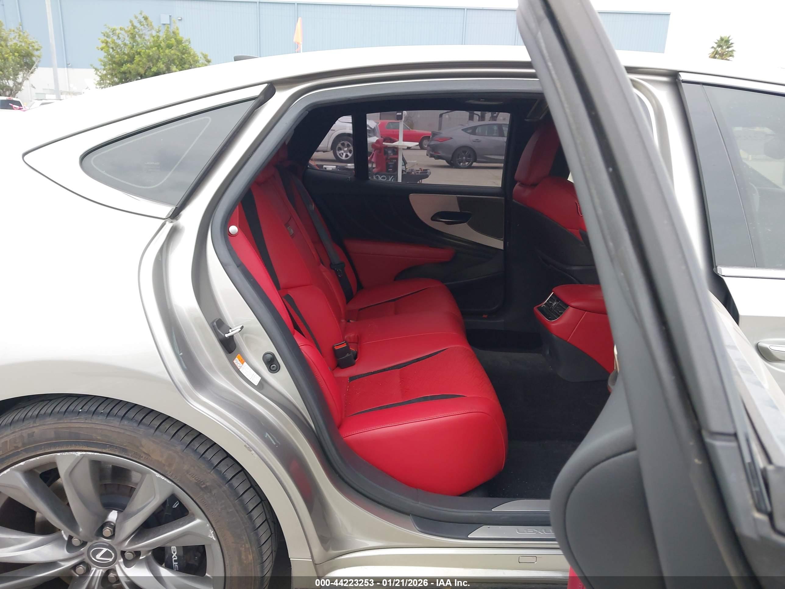LEXUS LS image 8