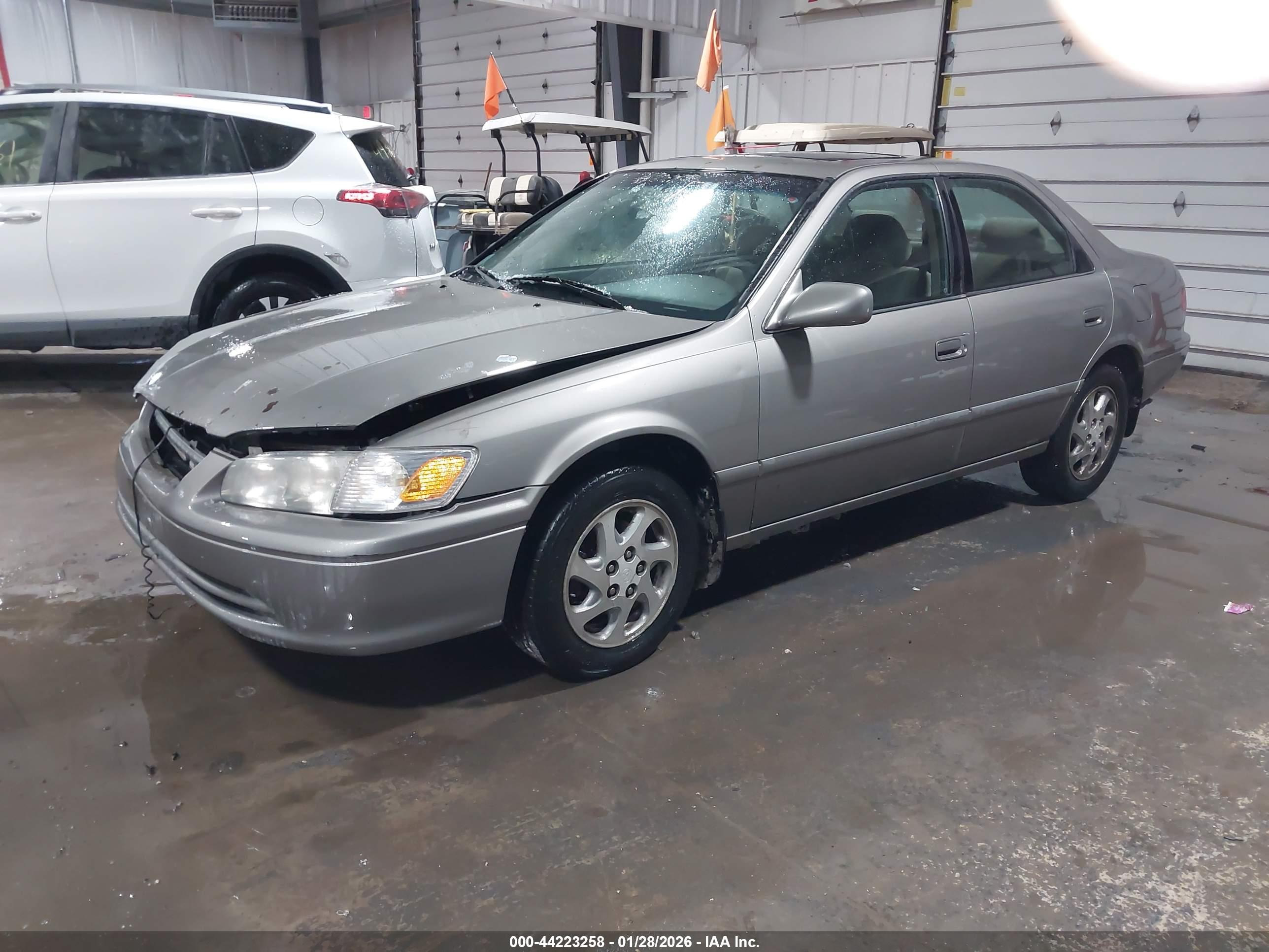 TOYOTA CAMRY image 2