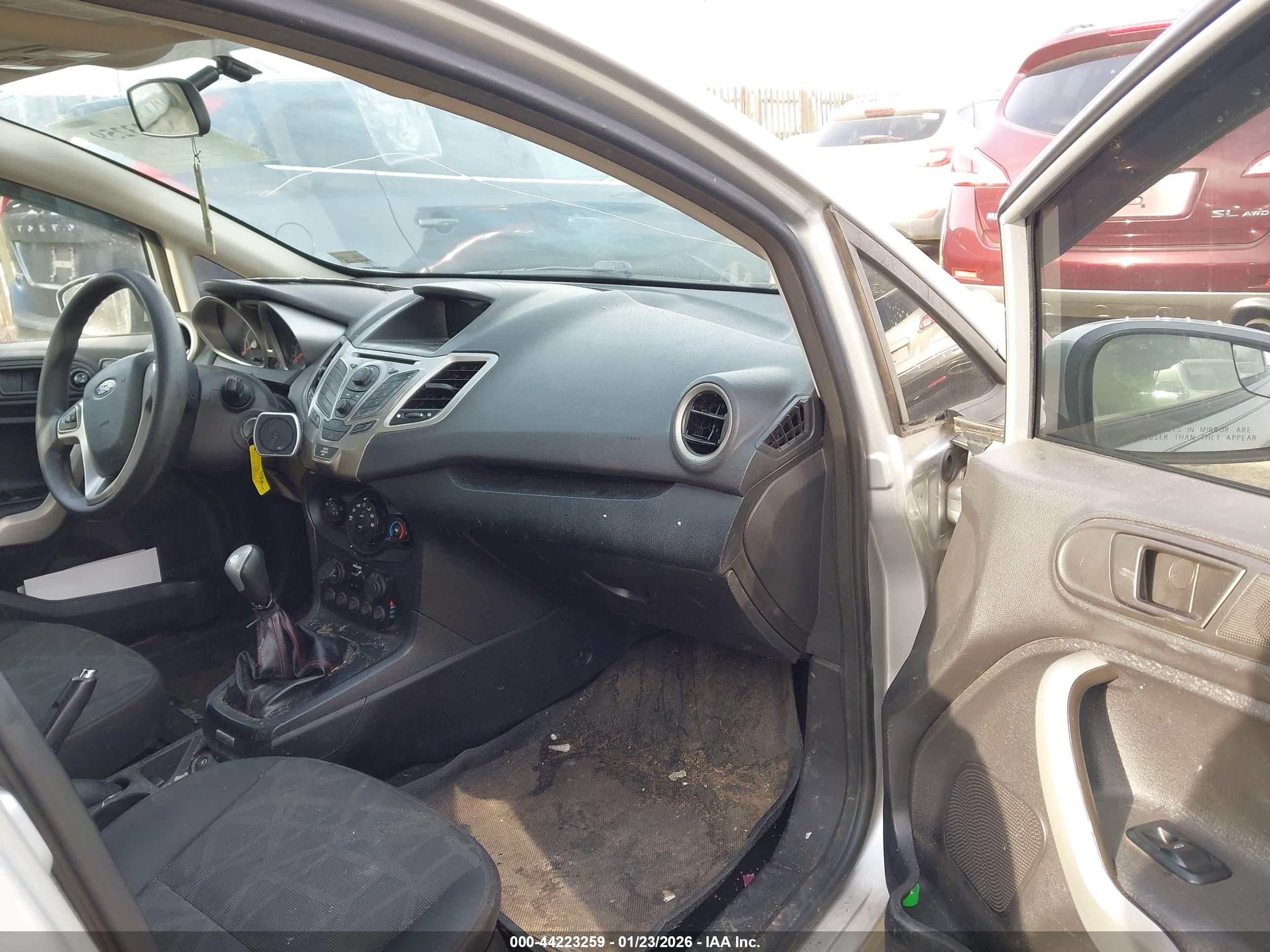 FORD FIESTA image 5