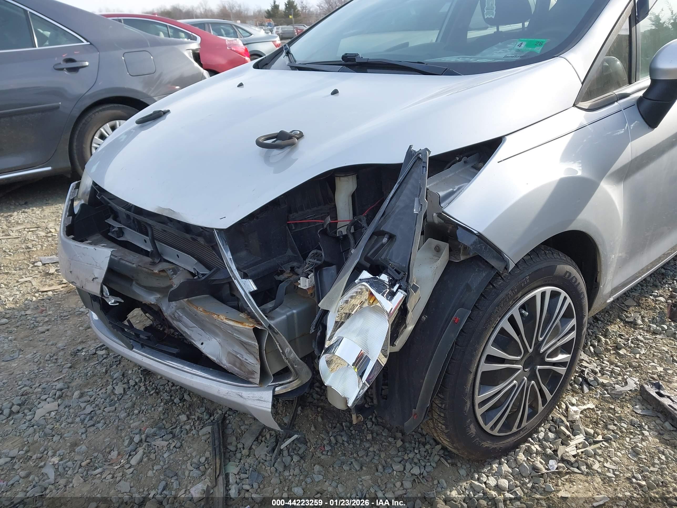 FORD FIESTA image 6